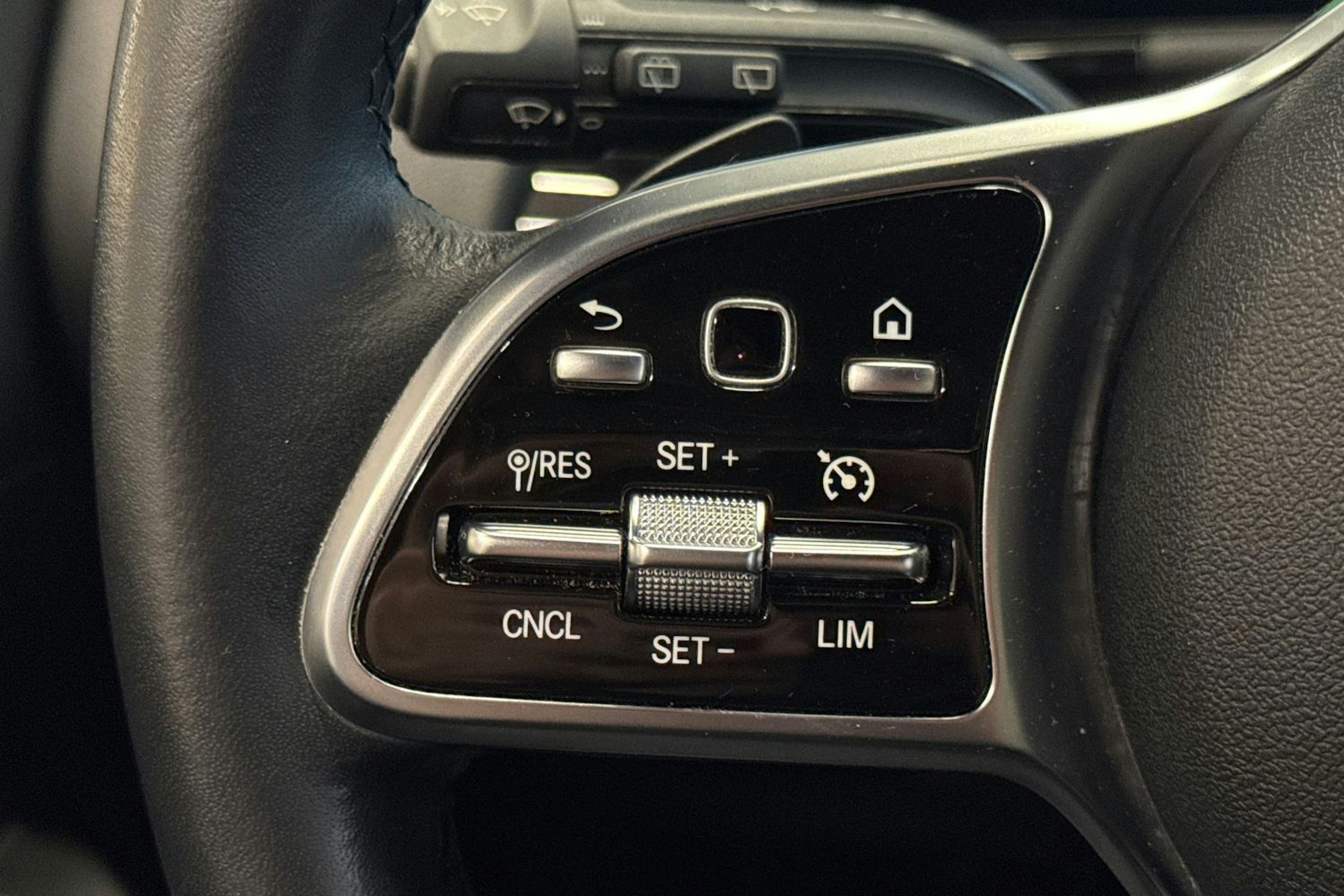 Valkoinen Mercedes-Benz B 2022 kuva 25.