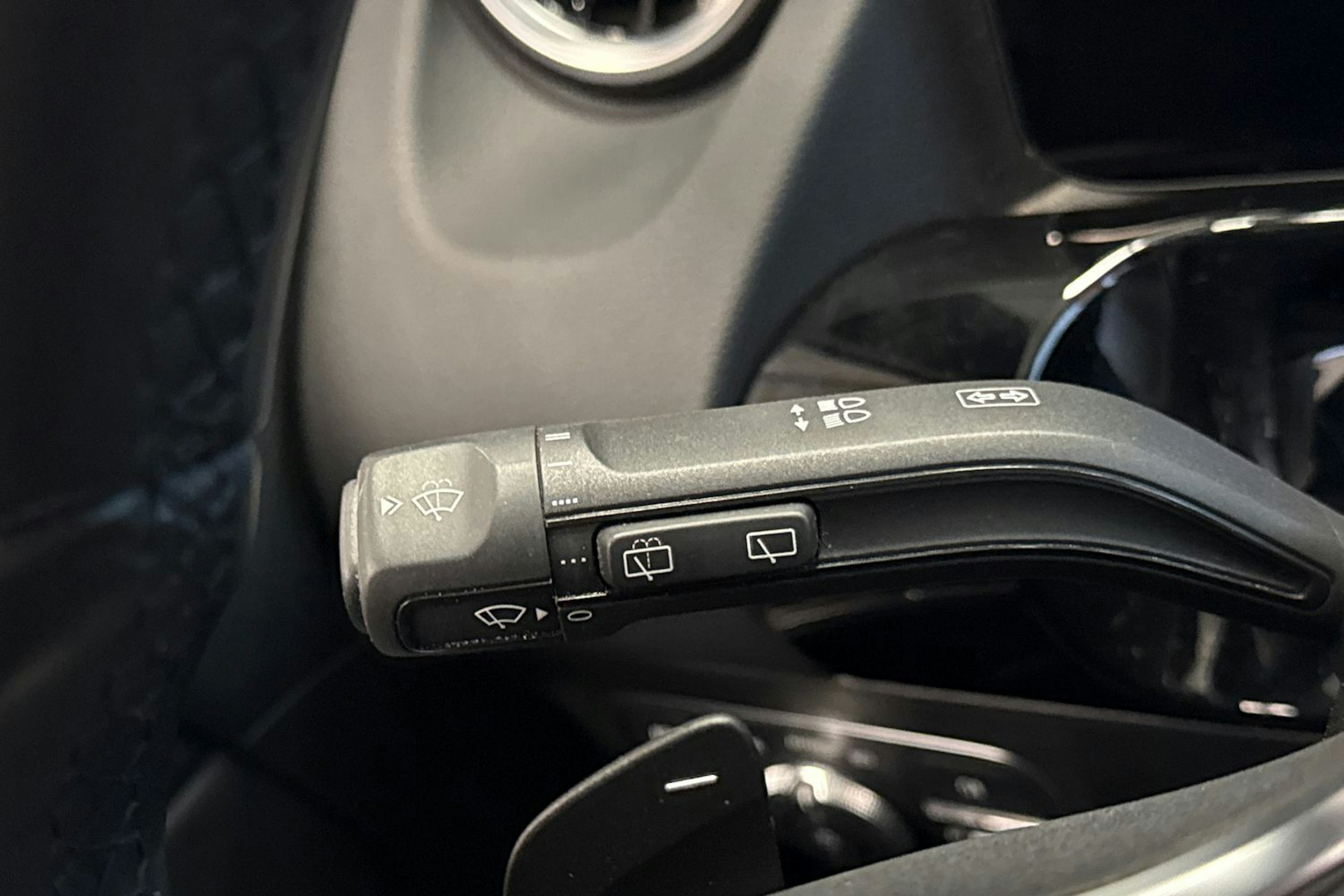 Valkoinen Mercedes-Benz B 2022 kuva 28.