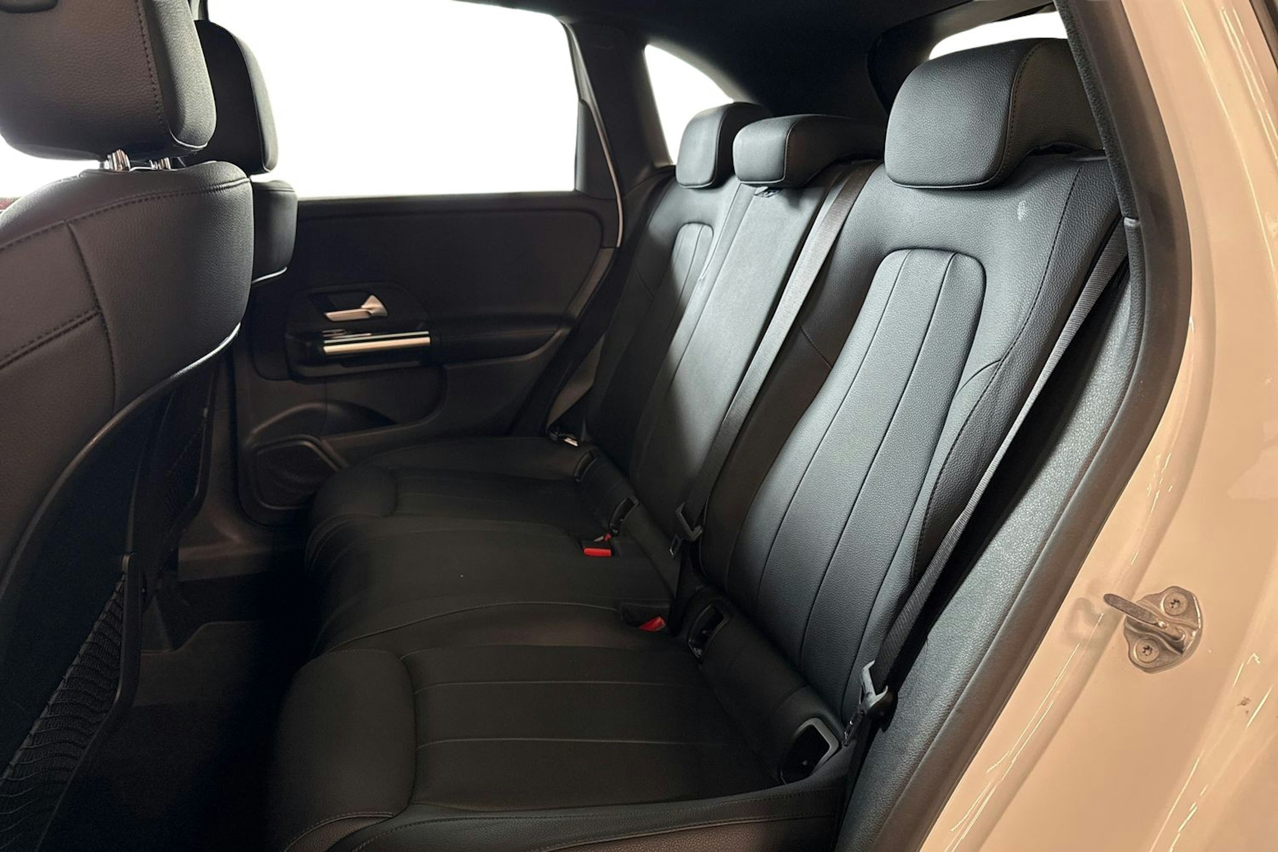 valkoinen Mercedes-Benz B 2022 kuva 10.