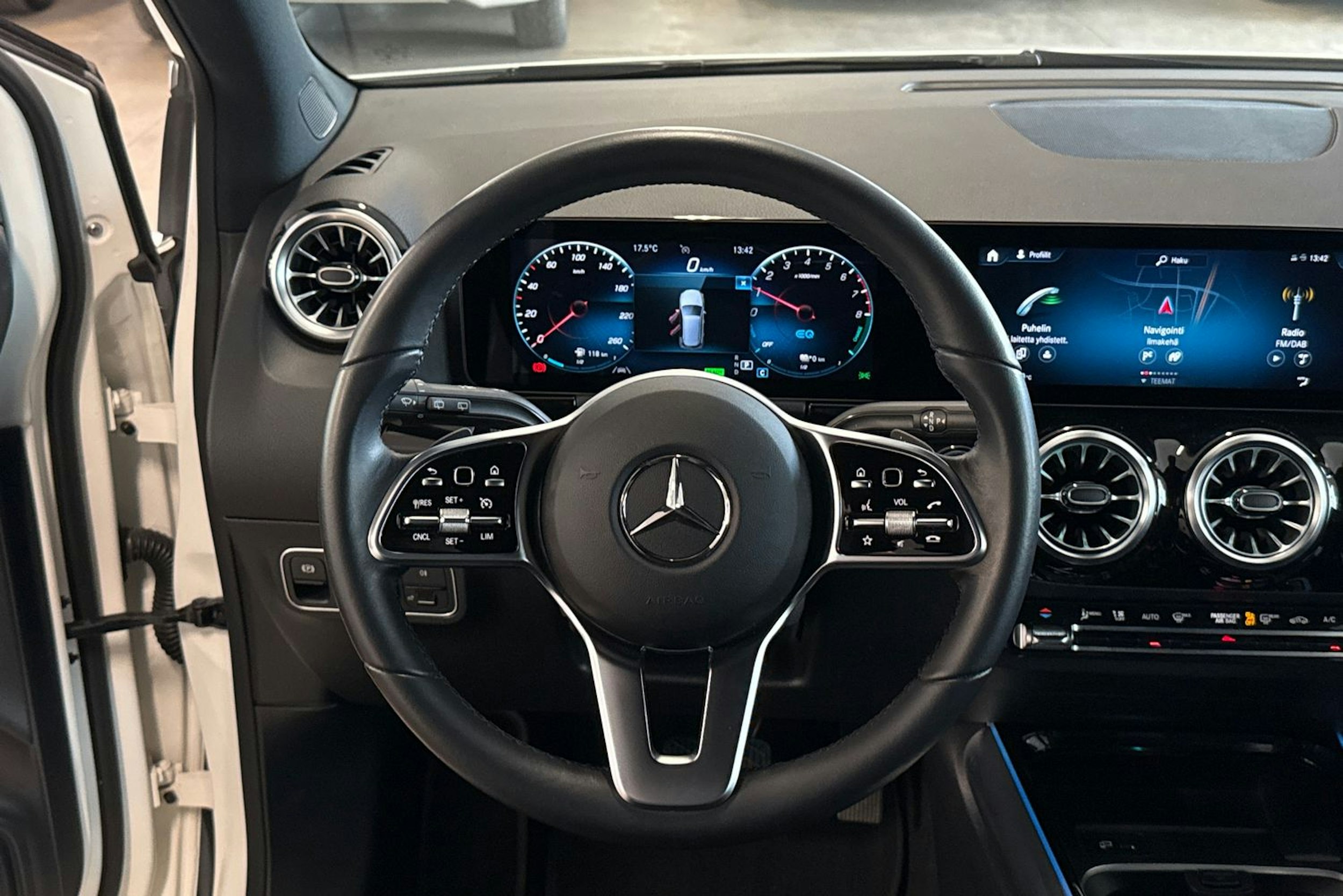 valkoinen Mercedes-Benz B 2022 kuva 14.