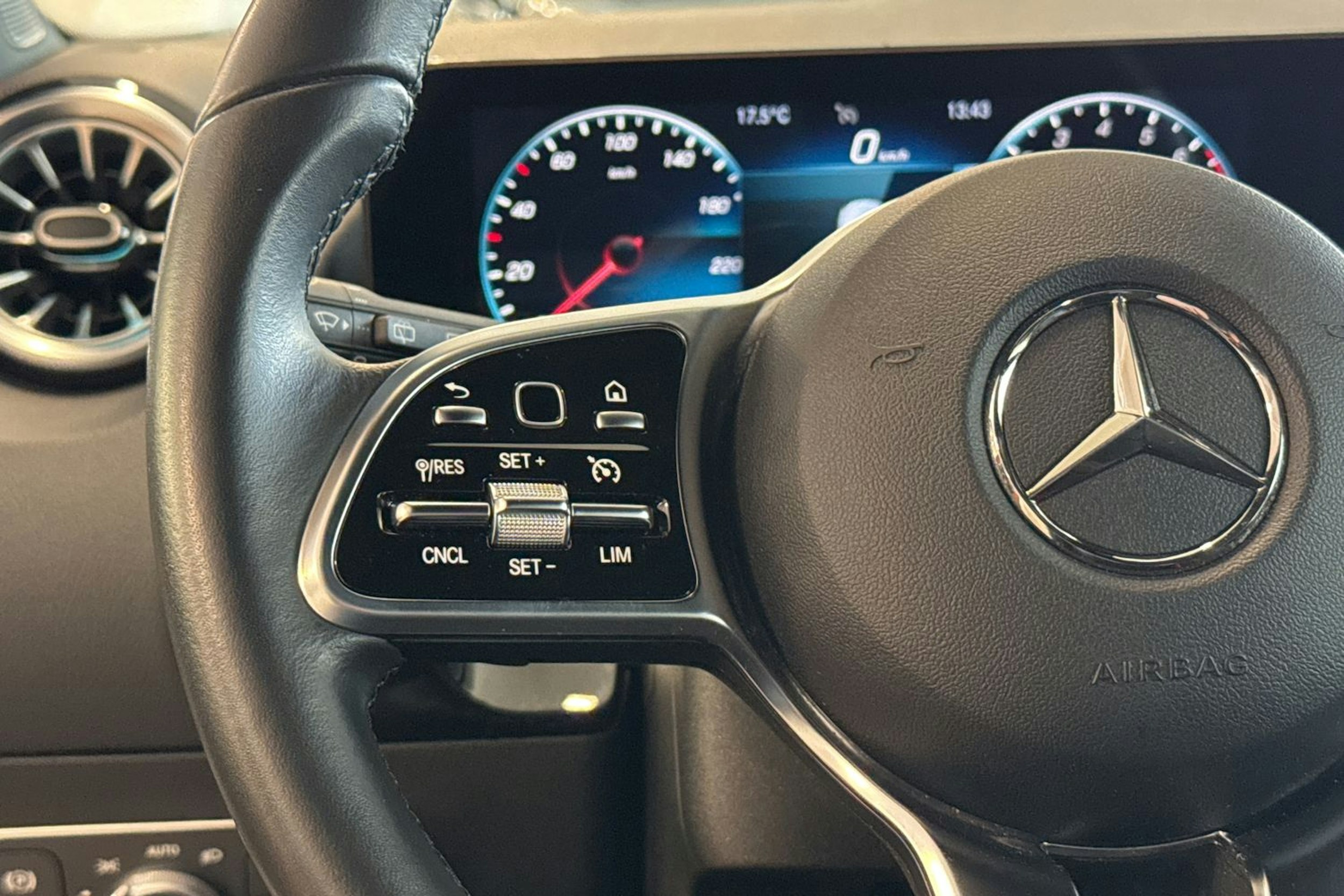 valkoinen Mercedes-Benz B 2022 kuva 15.