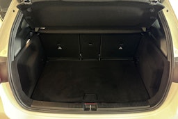 valkoinen Mercedes-Benz B 2022 kuva 27.