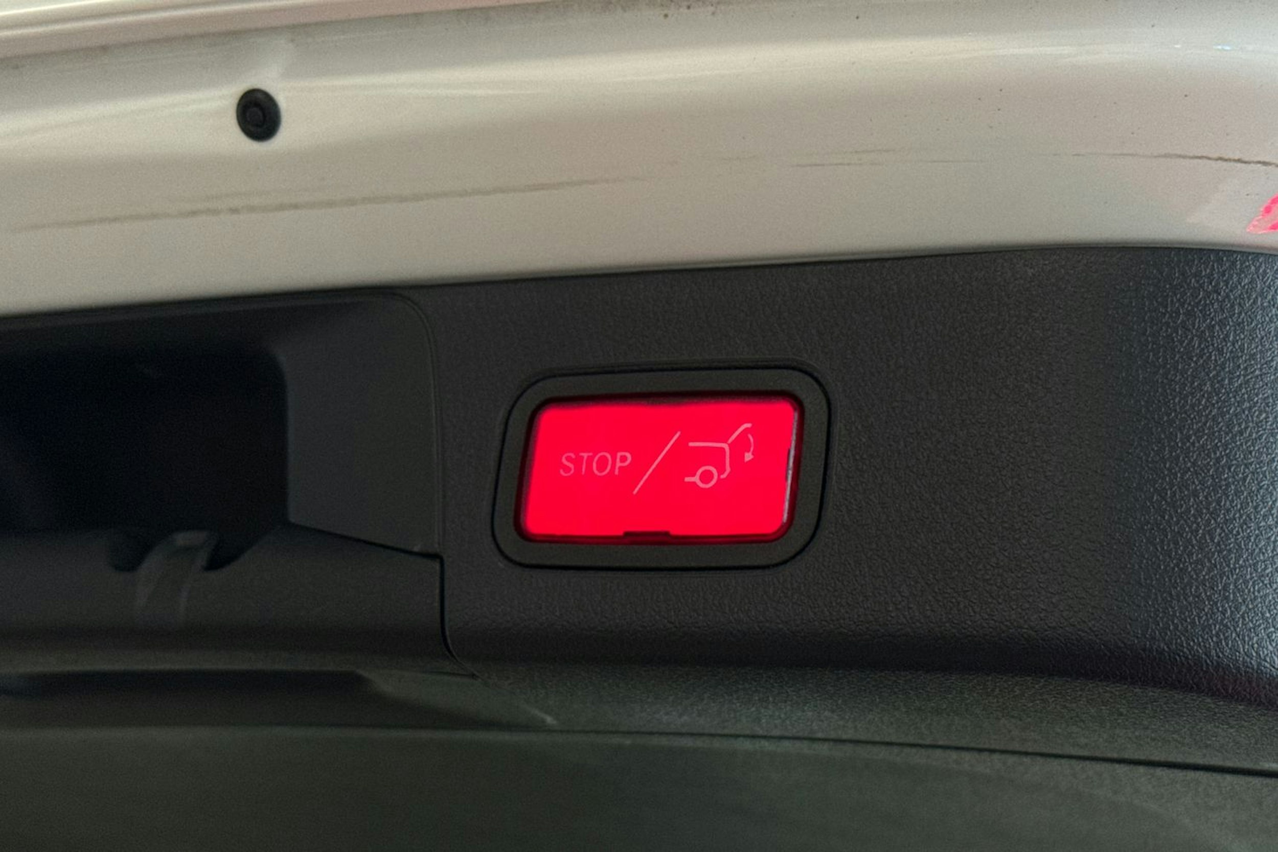valkoinen Mercedes-Benz B 2022 kuva 28.