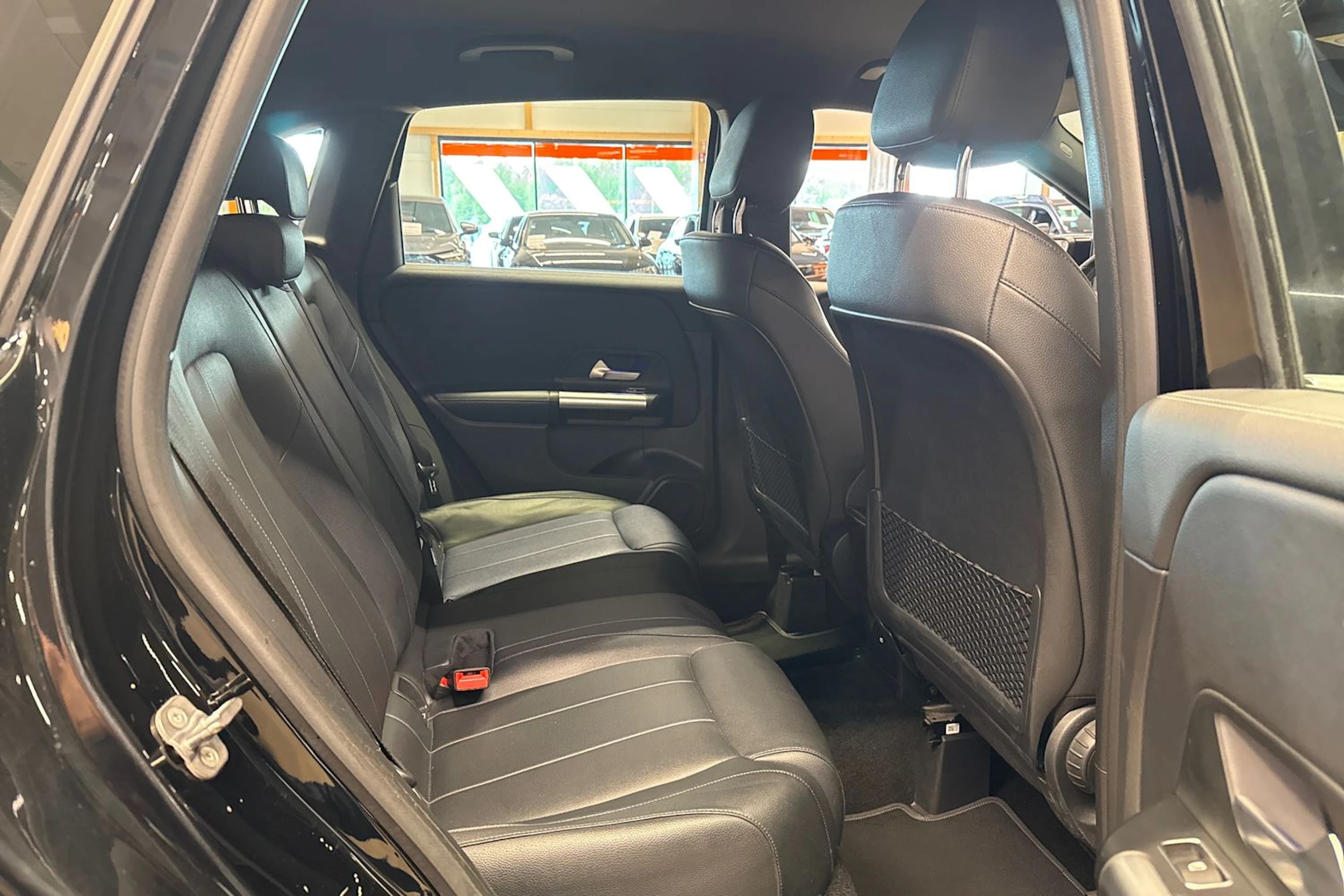 musta Mercedes-Benz B 2023 kuva 12.