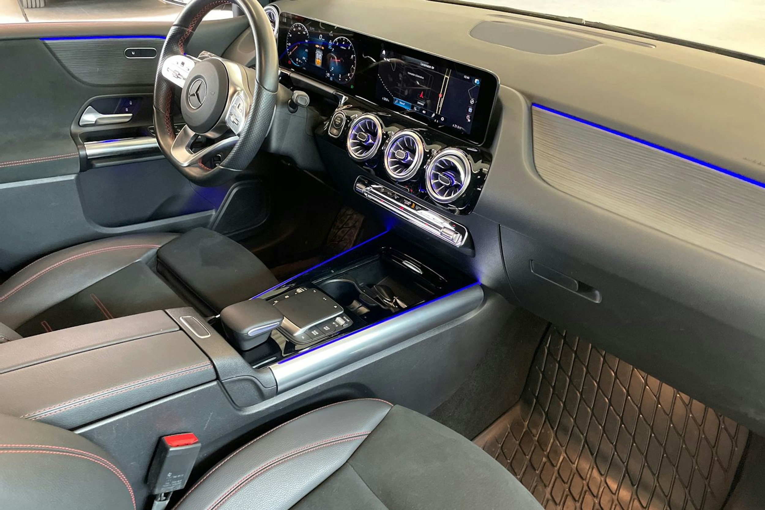 harmaa Mercedes-Benz B 2023 kuva 25.
