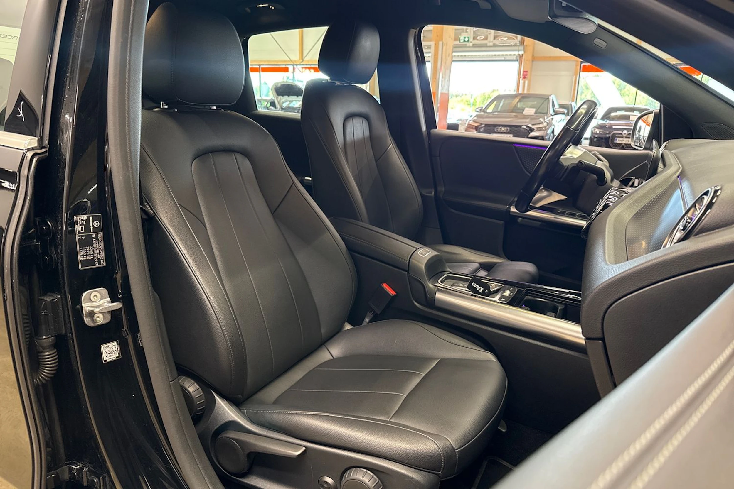 musta Mercedes-Benz B 2023 kuva 11.