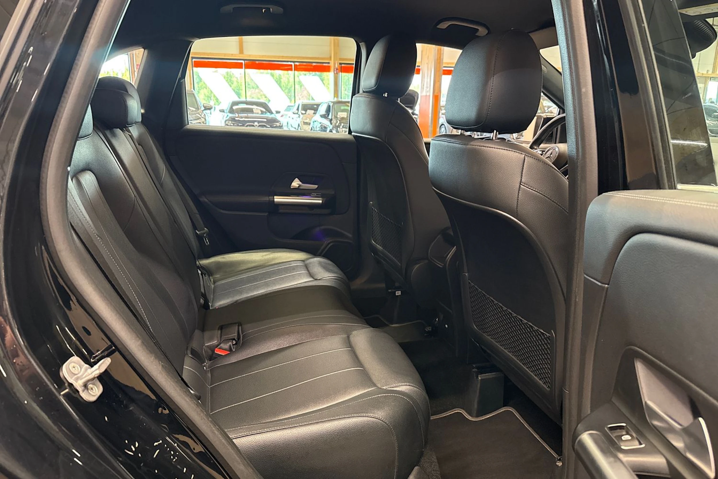musta Mercedes-Benz B 2023 kuva 12.