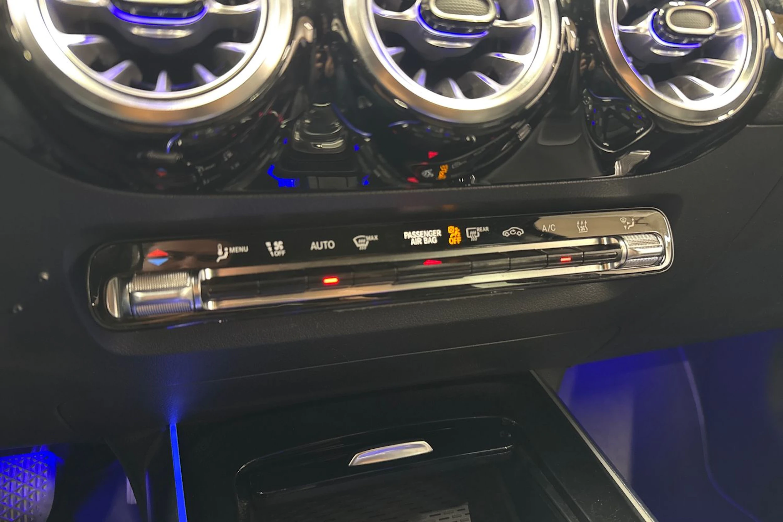 musta Mercedes-Benz B 2023 kuva 22.