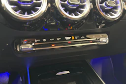 musta Mercedes-Benz B 2023 kuva 22.
