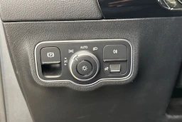 musta Mercedes-Benz B 2023 kuva 29.