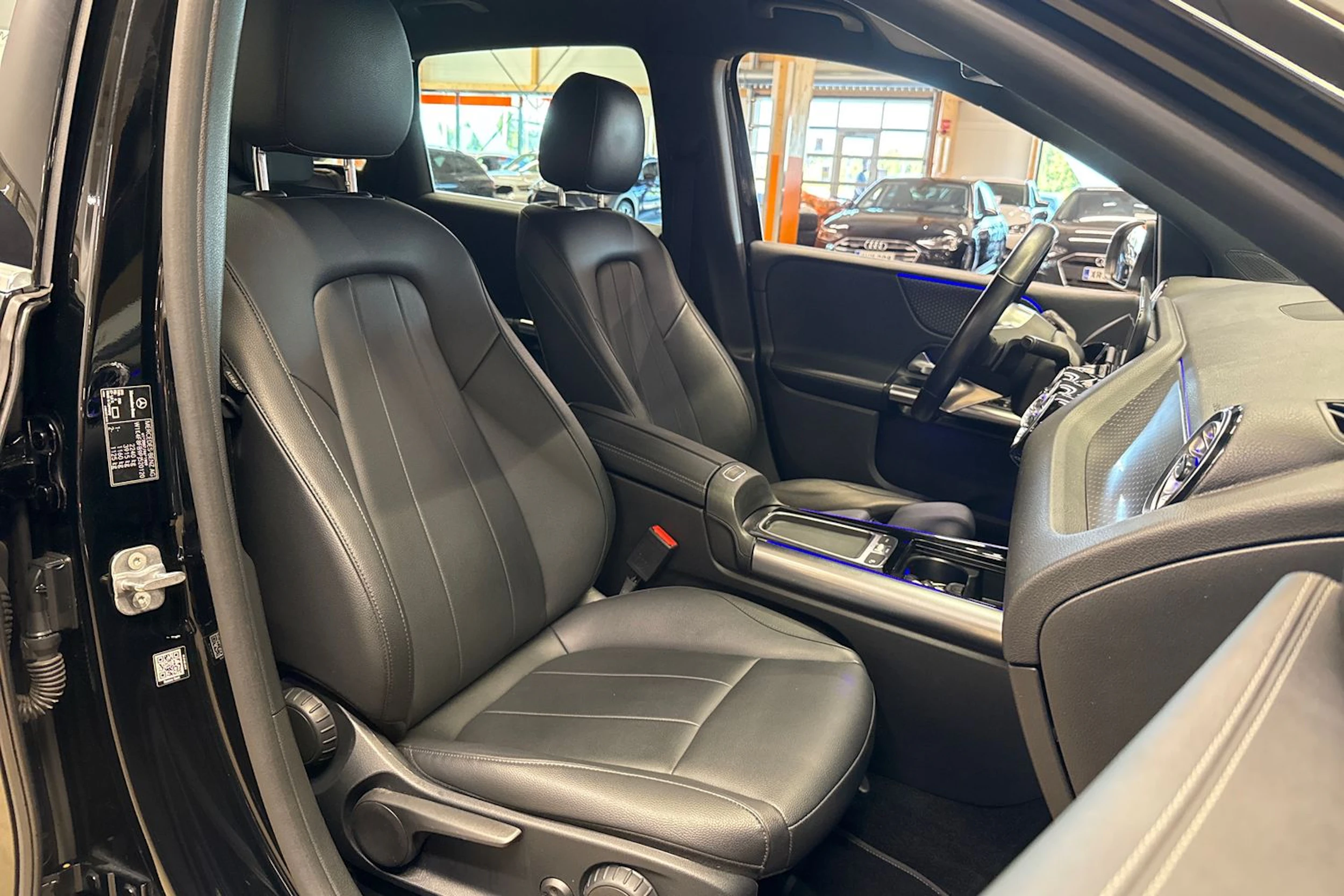 musta Mercedes-Benz B 2023 kuva 11.