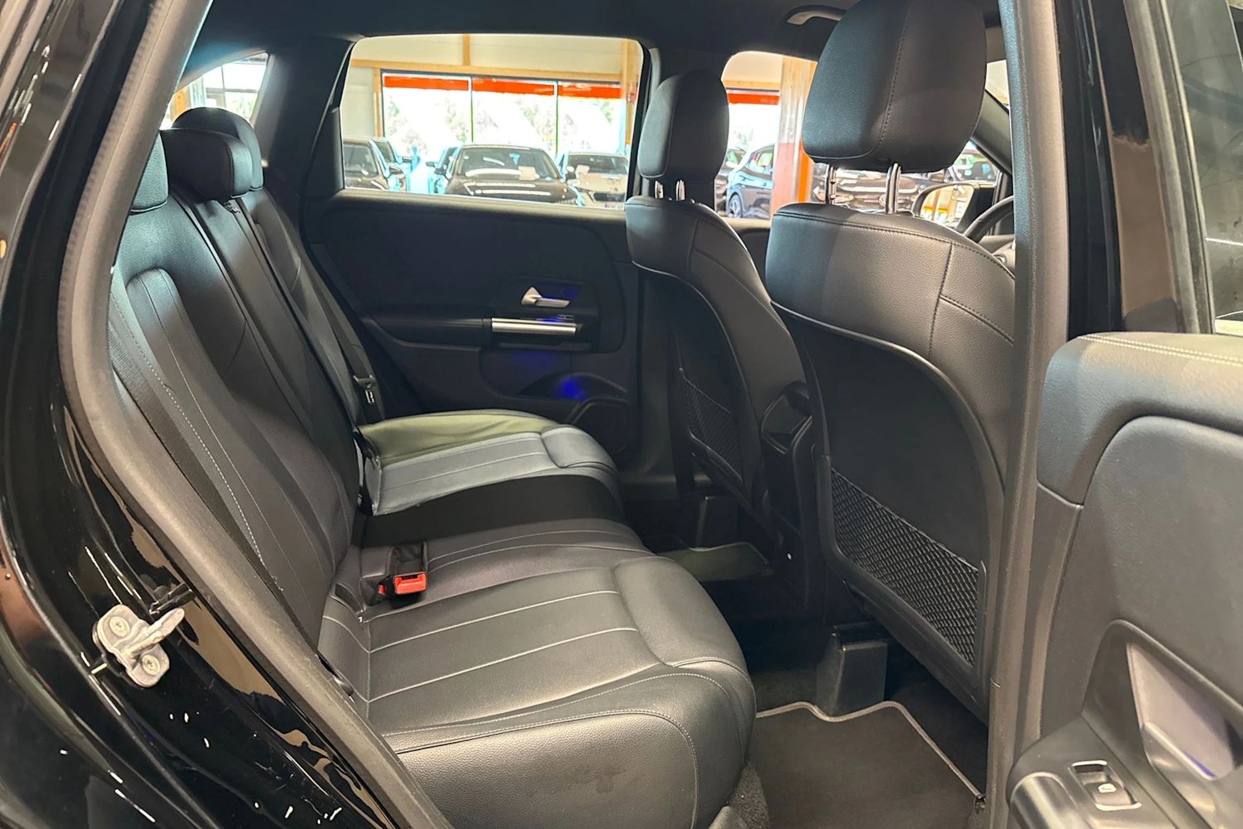 musta Mercedes-Benz B 2023 kuva 12.