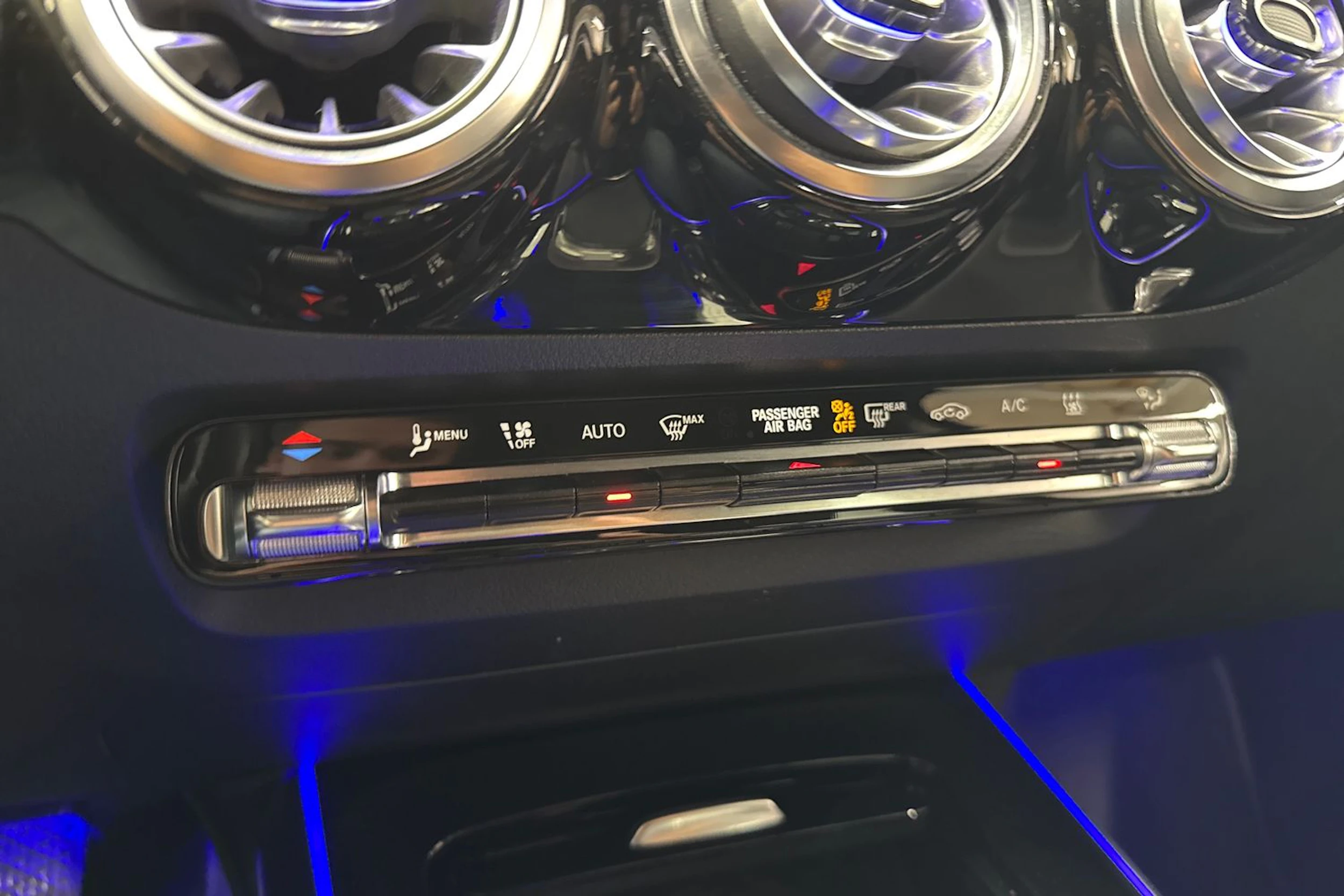 musta Mercedes-Benz B 2023 kuva 27.