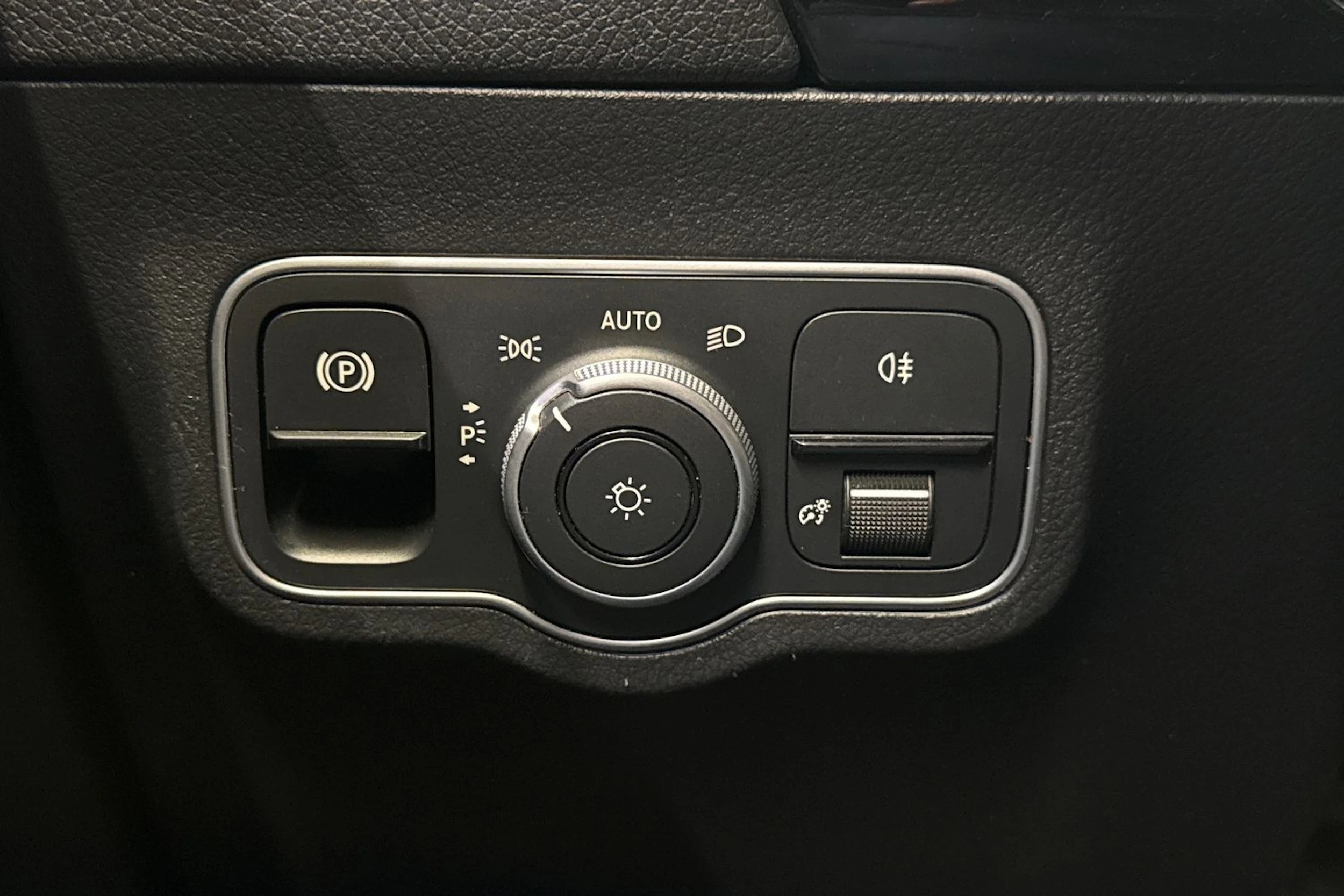 musta Mercedes-Benz B 2023 kuva 31.