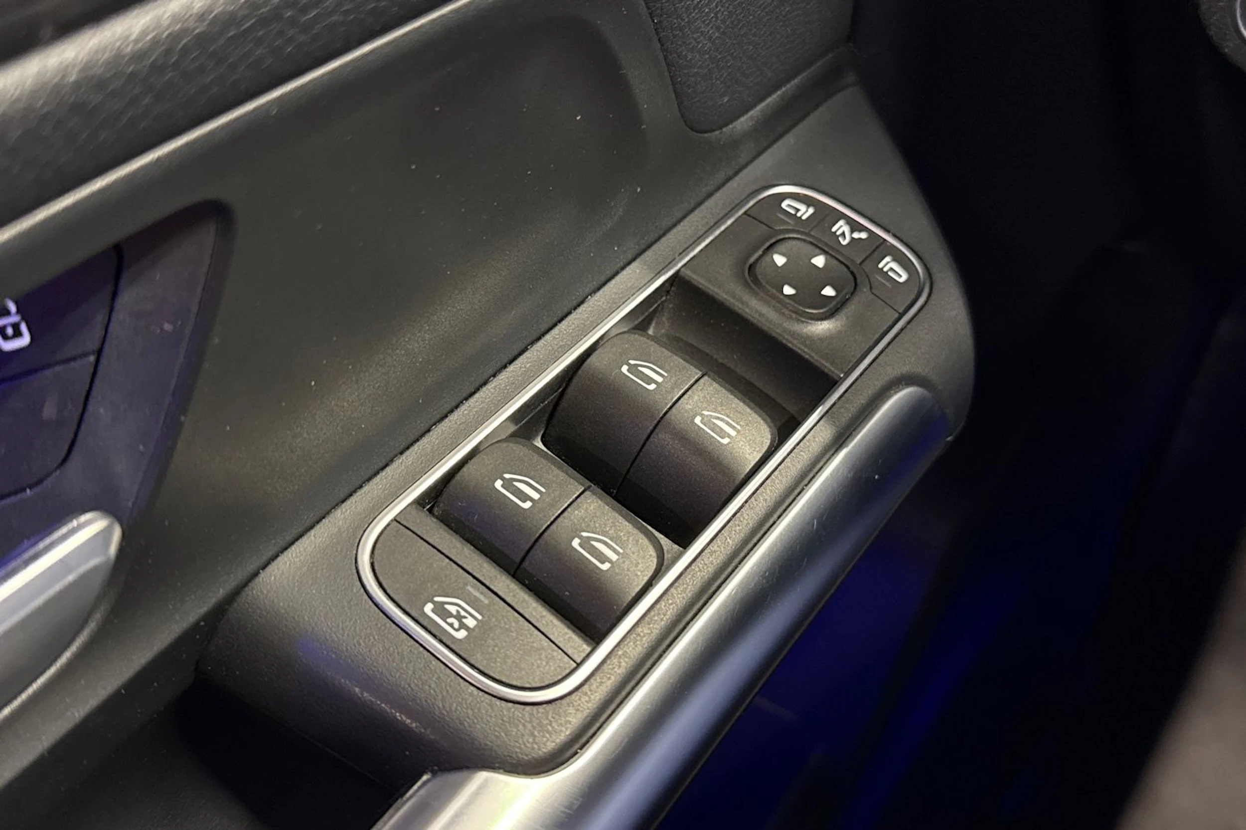 musta Mercedes-Benz B 2023 kuva 32.