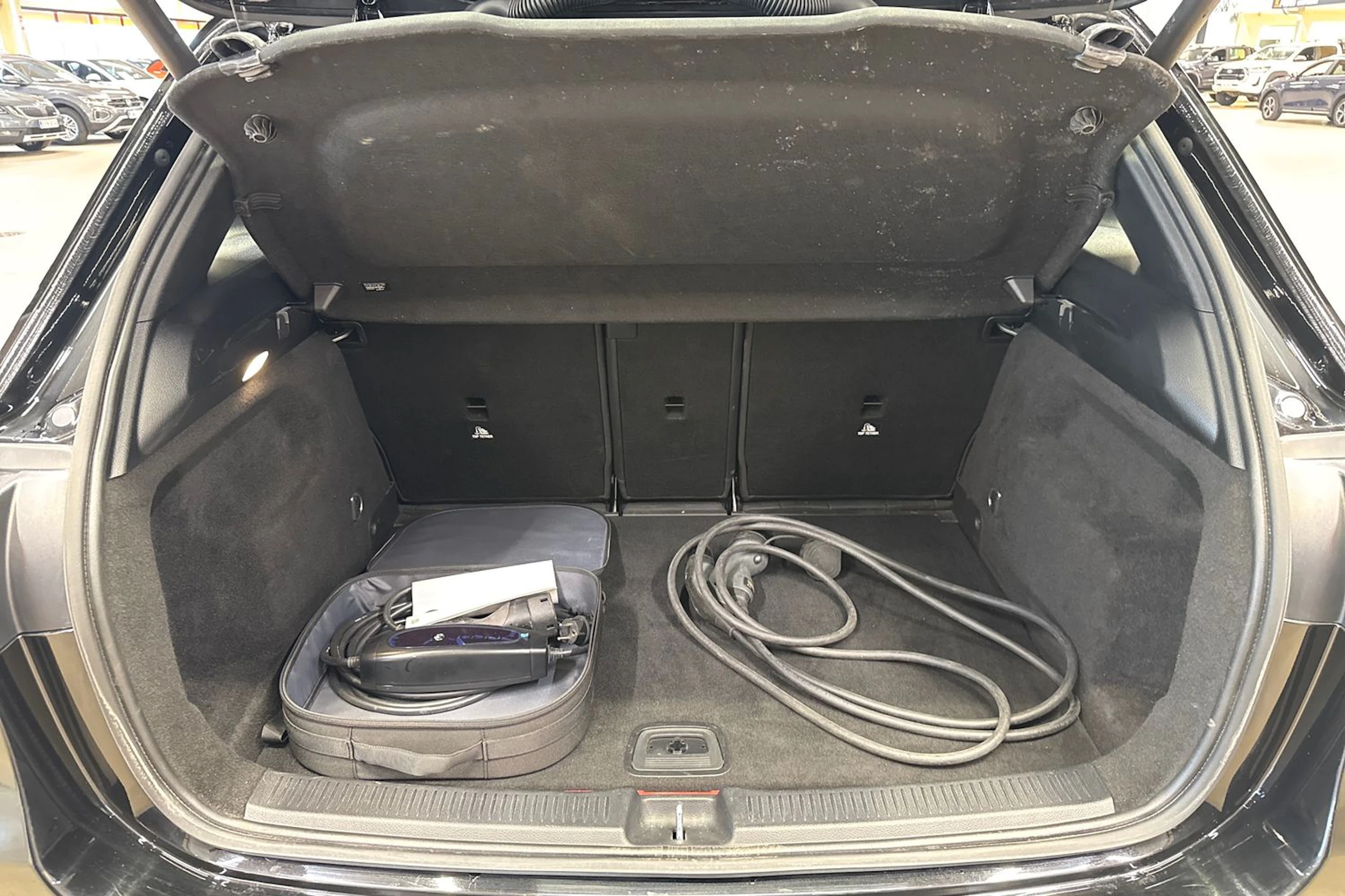 musta Mercedes-Benz B 2023 kuva 34.