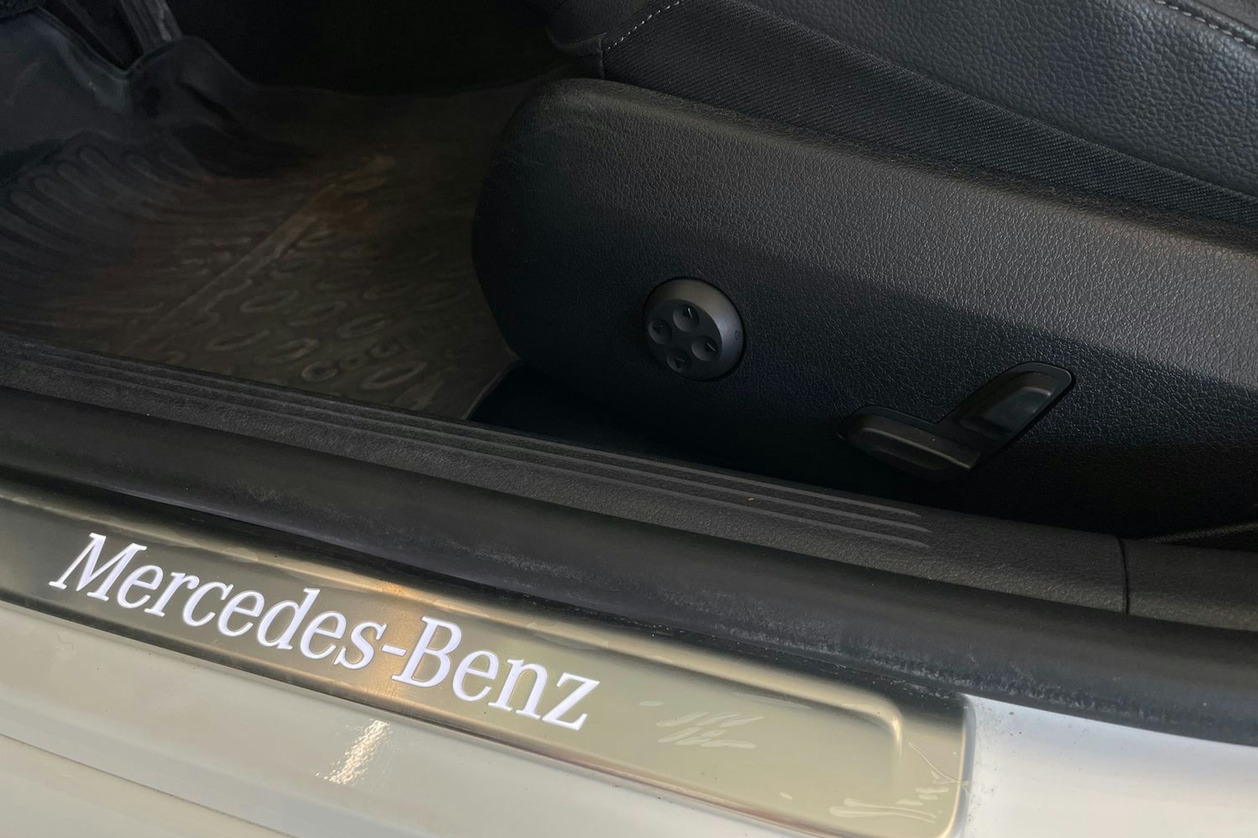 Valkoinen Mercedes-Benz C 180 2022 kuva 25.