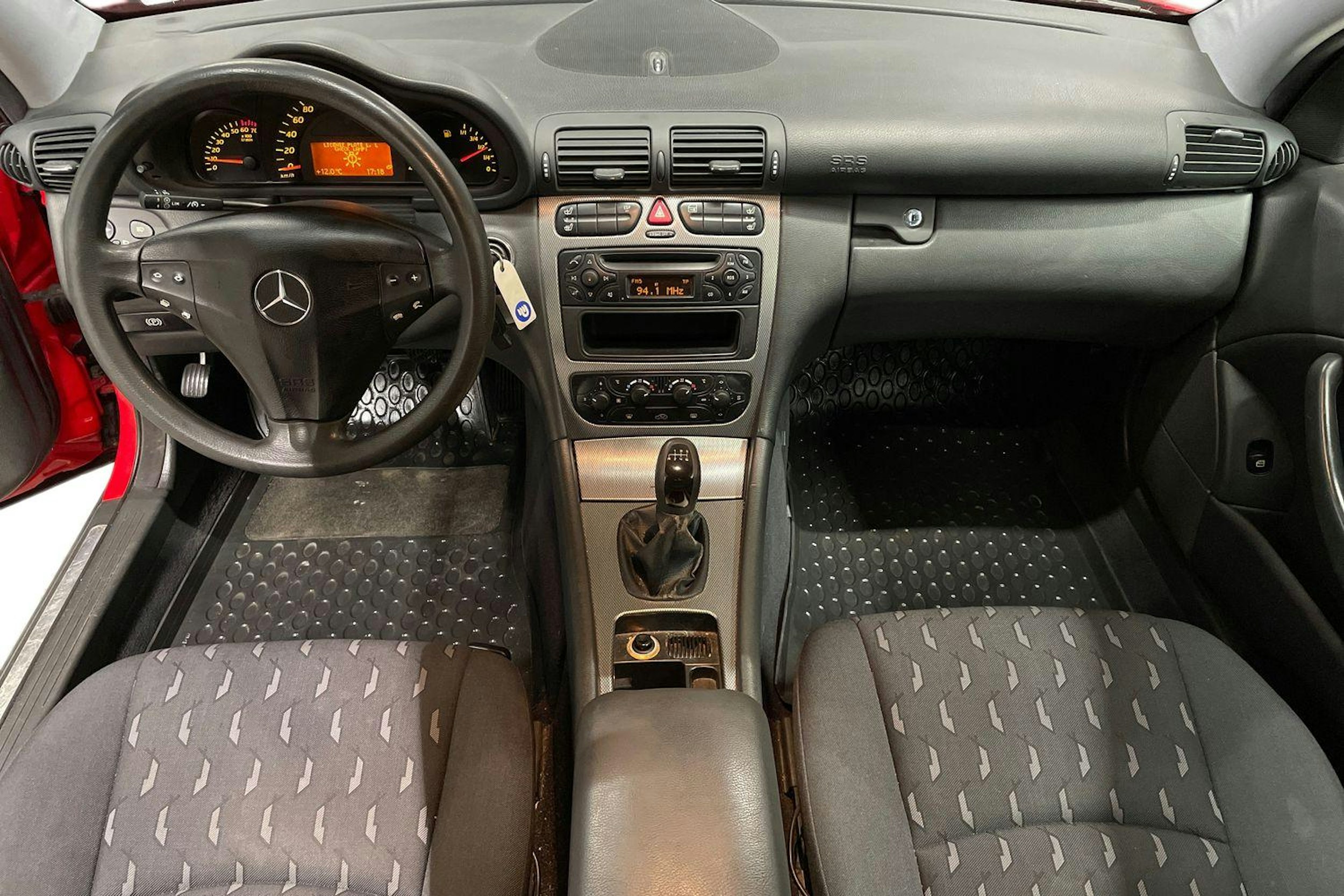 Punainen Mercedes-Benz C 2002 kuva 7.