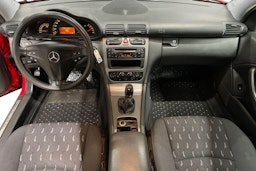 Punainen Mercedes-Benz C 2002 kuva 7.