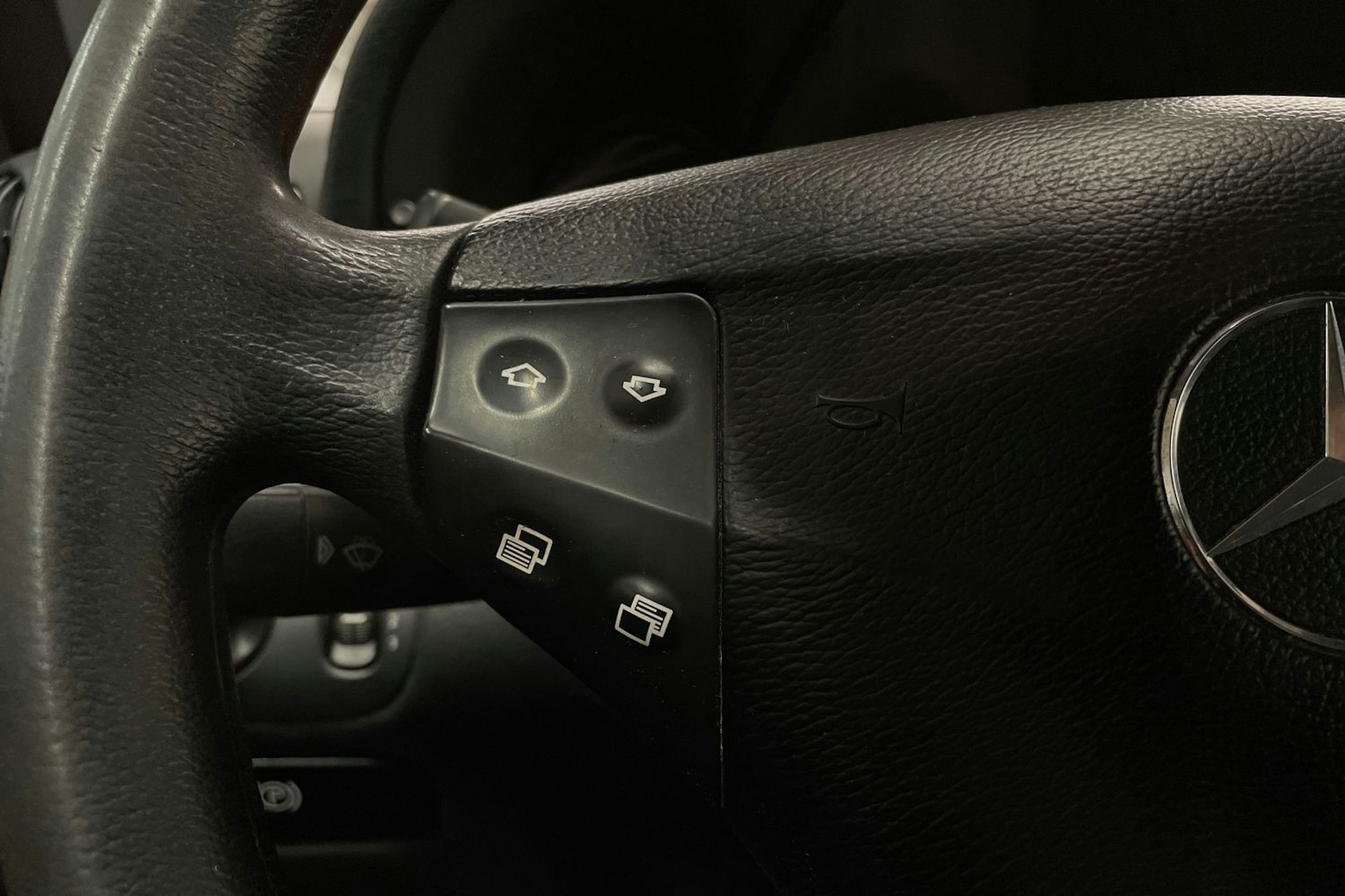 Punainen Mercedes-Benz C 2002 kuva 15.