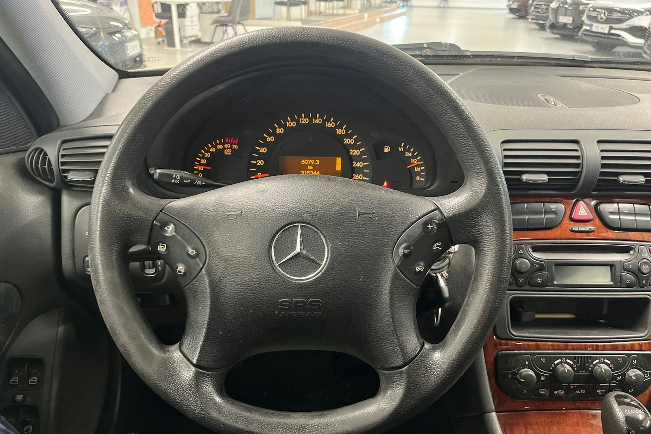 Harmaa Mercedes-Benz C 2003 kuva 15.