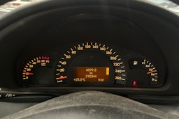 Harmaa Mercedes-Benz C 2003 kuva 18.