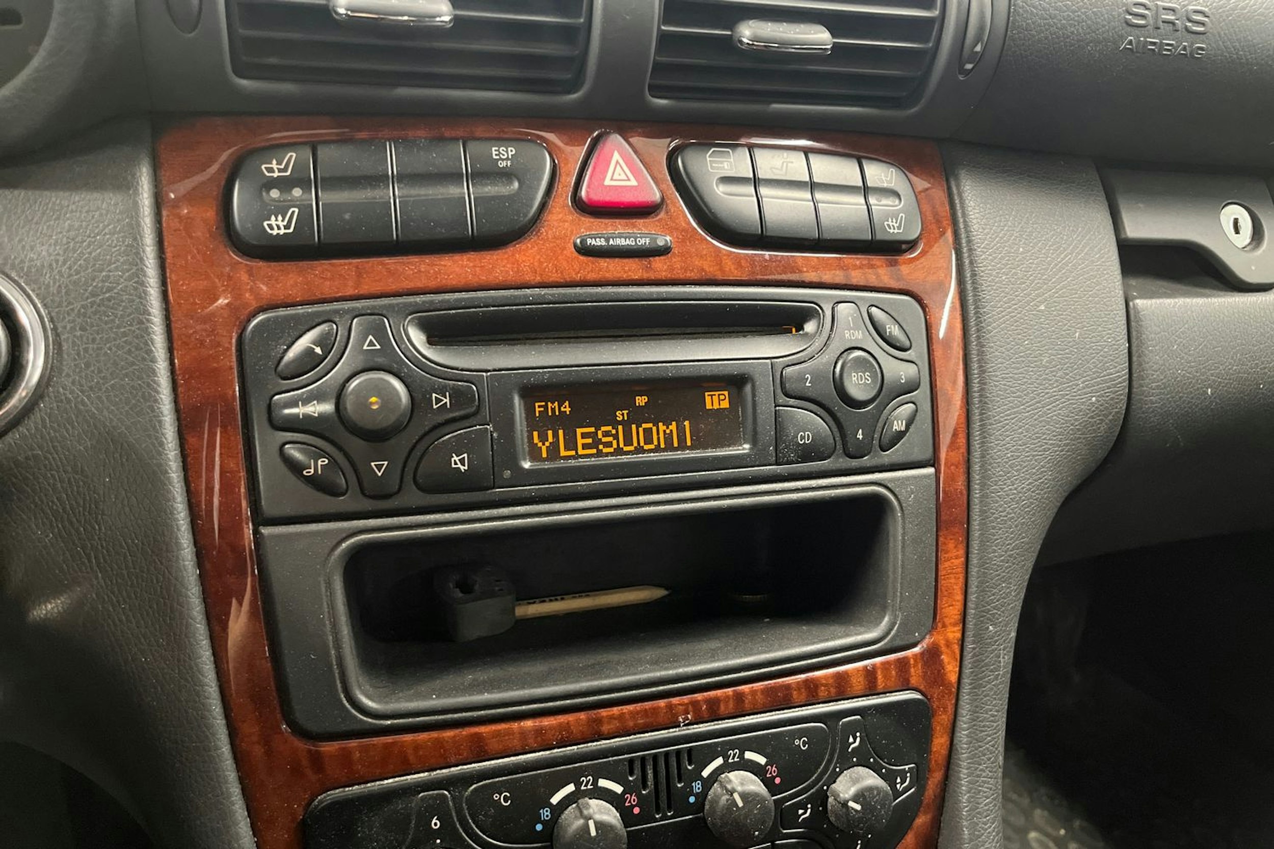 Harmaa Mercedes-Benz C 2003 kuva 21.