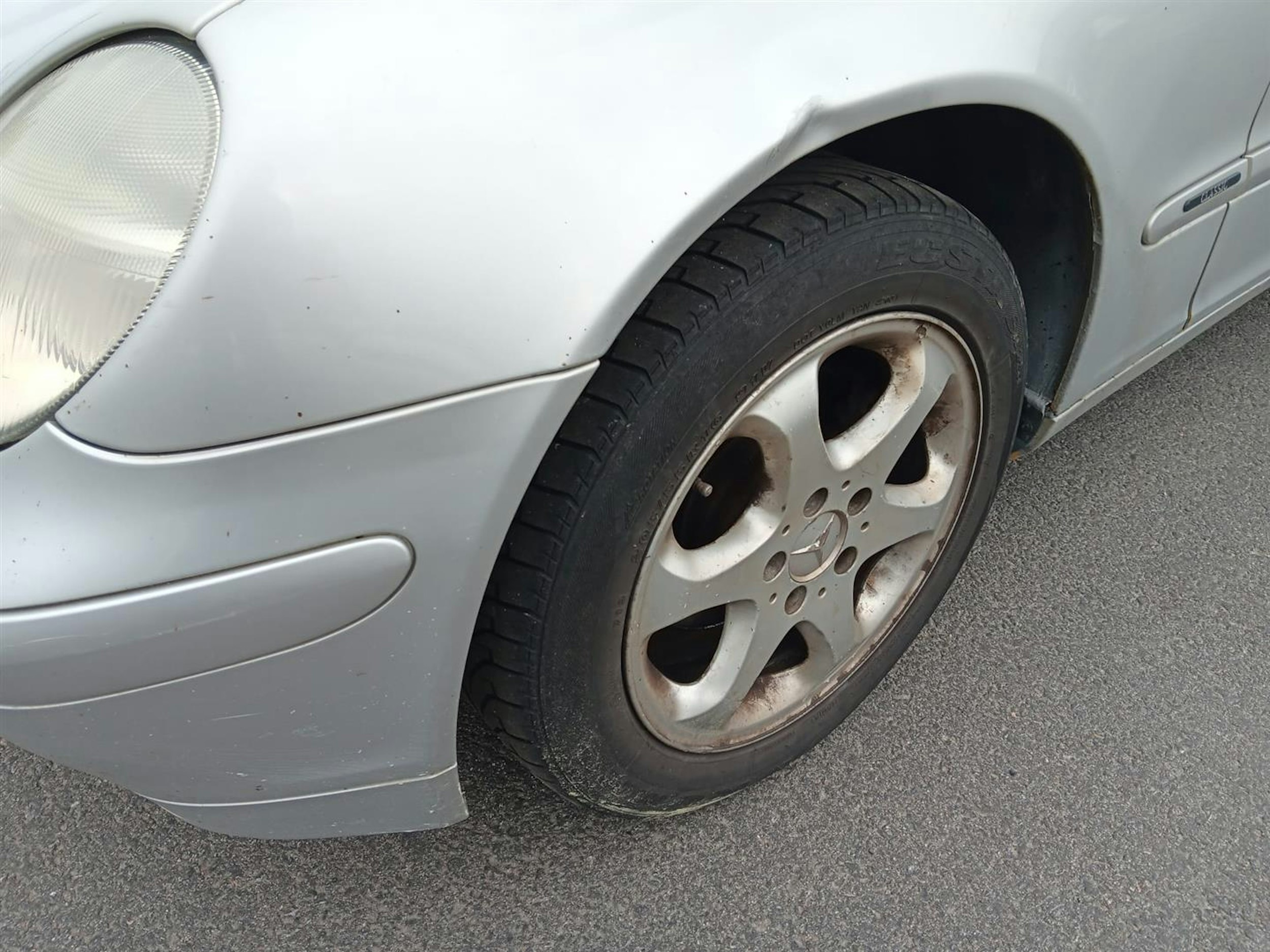 Harmaa Mercedes-Benz C 2004 kuva 2.