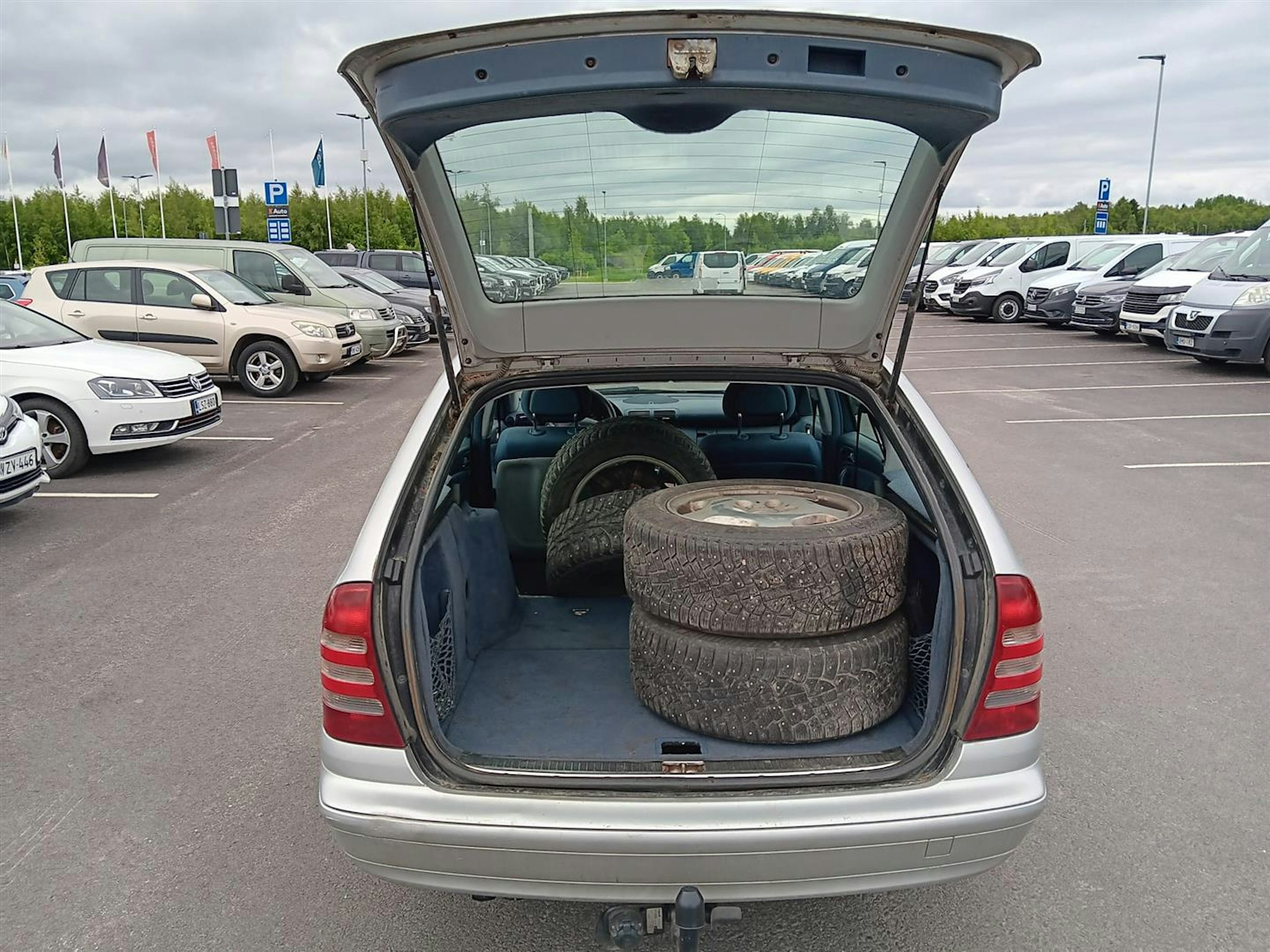 Harmaa Mercedes-Benz C 2004 kuva 9.