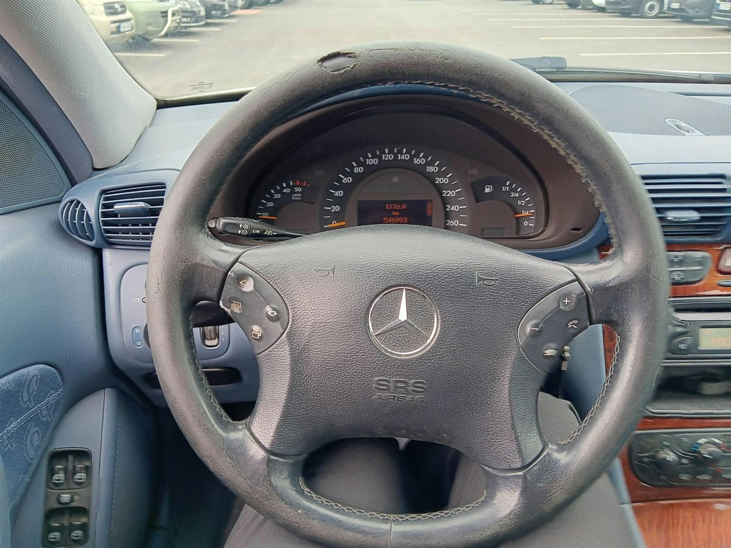 Harmaa Mercedes-Benz C 2004 kuva 31.
