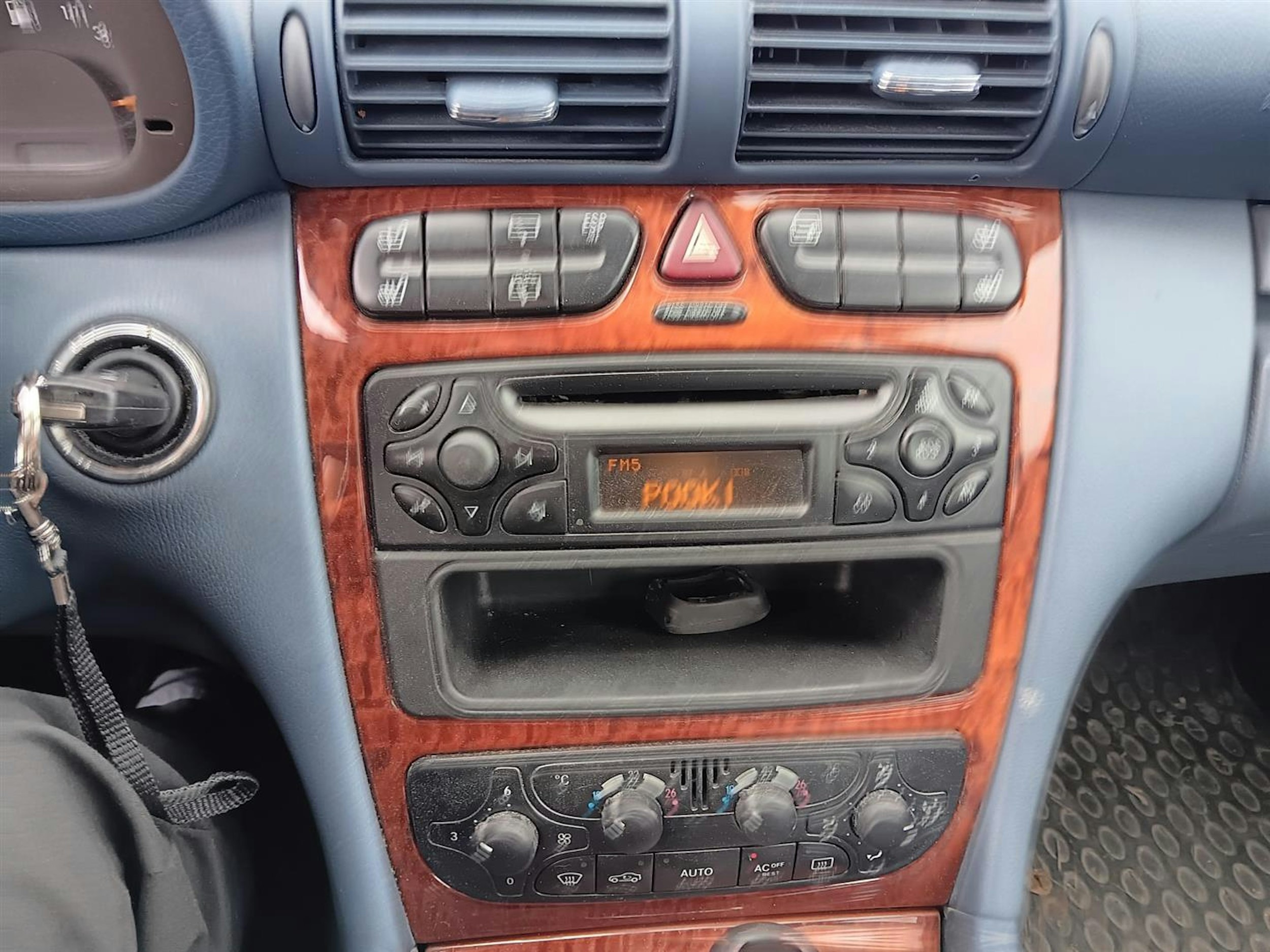 Harmaa Mercedes-Benz C 2004 kuva 34.