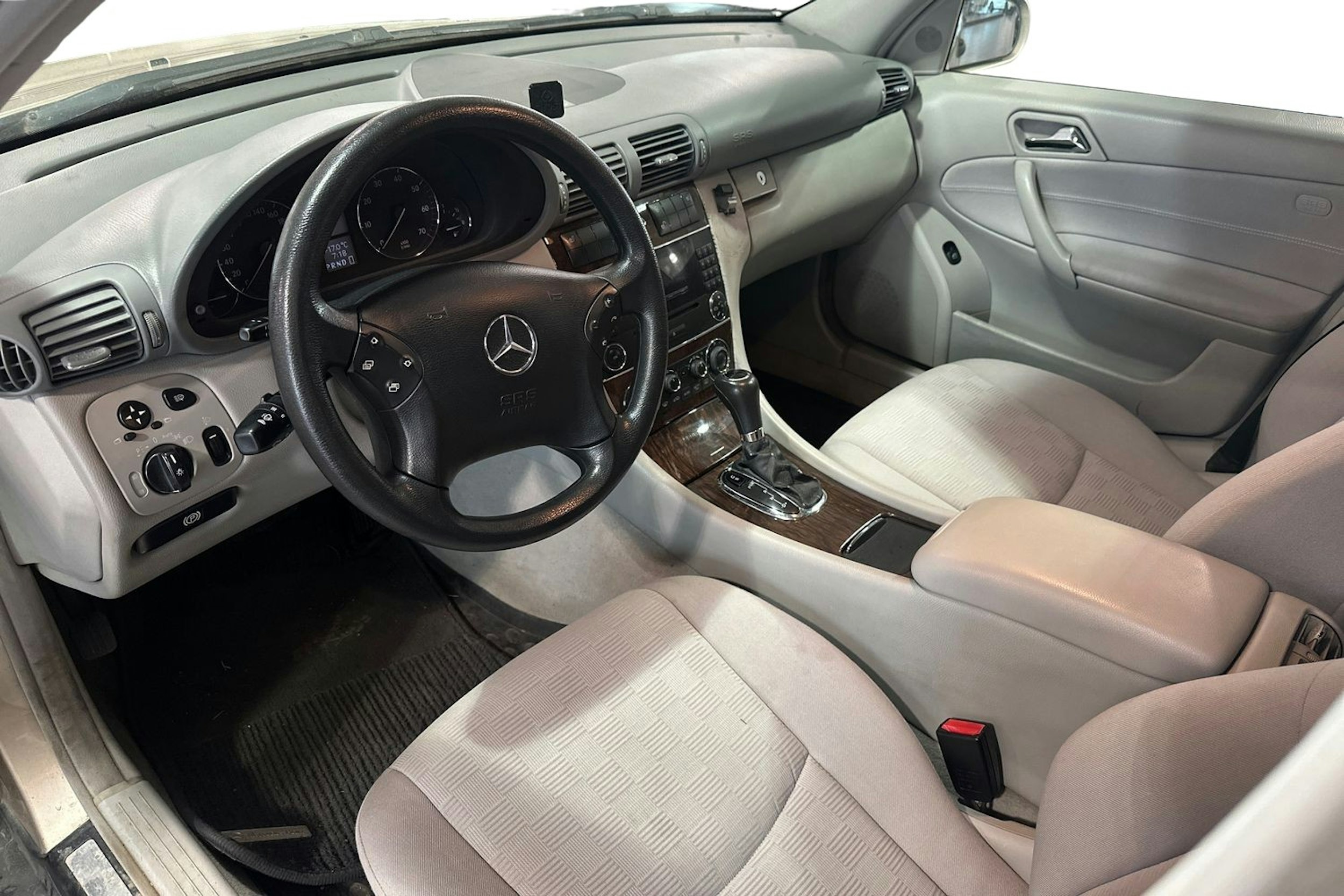 harmaa Mercedes-Benz C 2004 kuva 7.