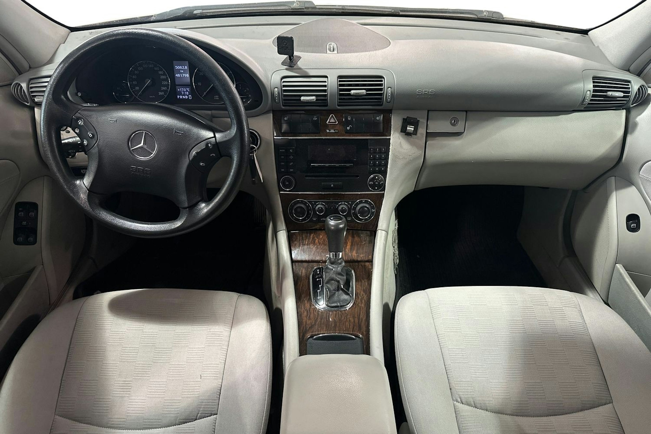 harmaa Mercedes-Benz C 2004 kuva 9.