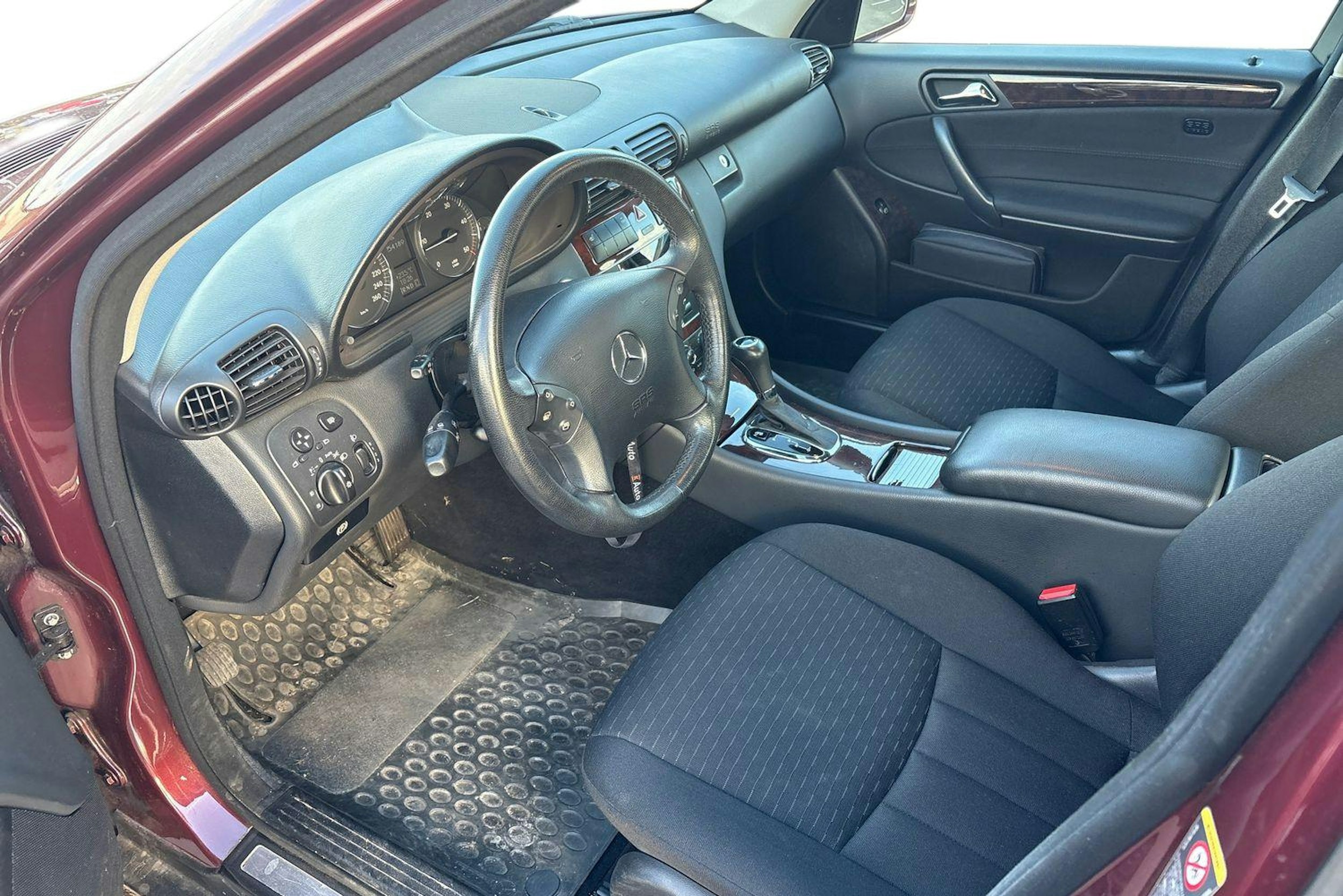 punainen Mercedes-Benz C 2005 kuva 3.