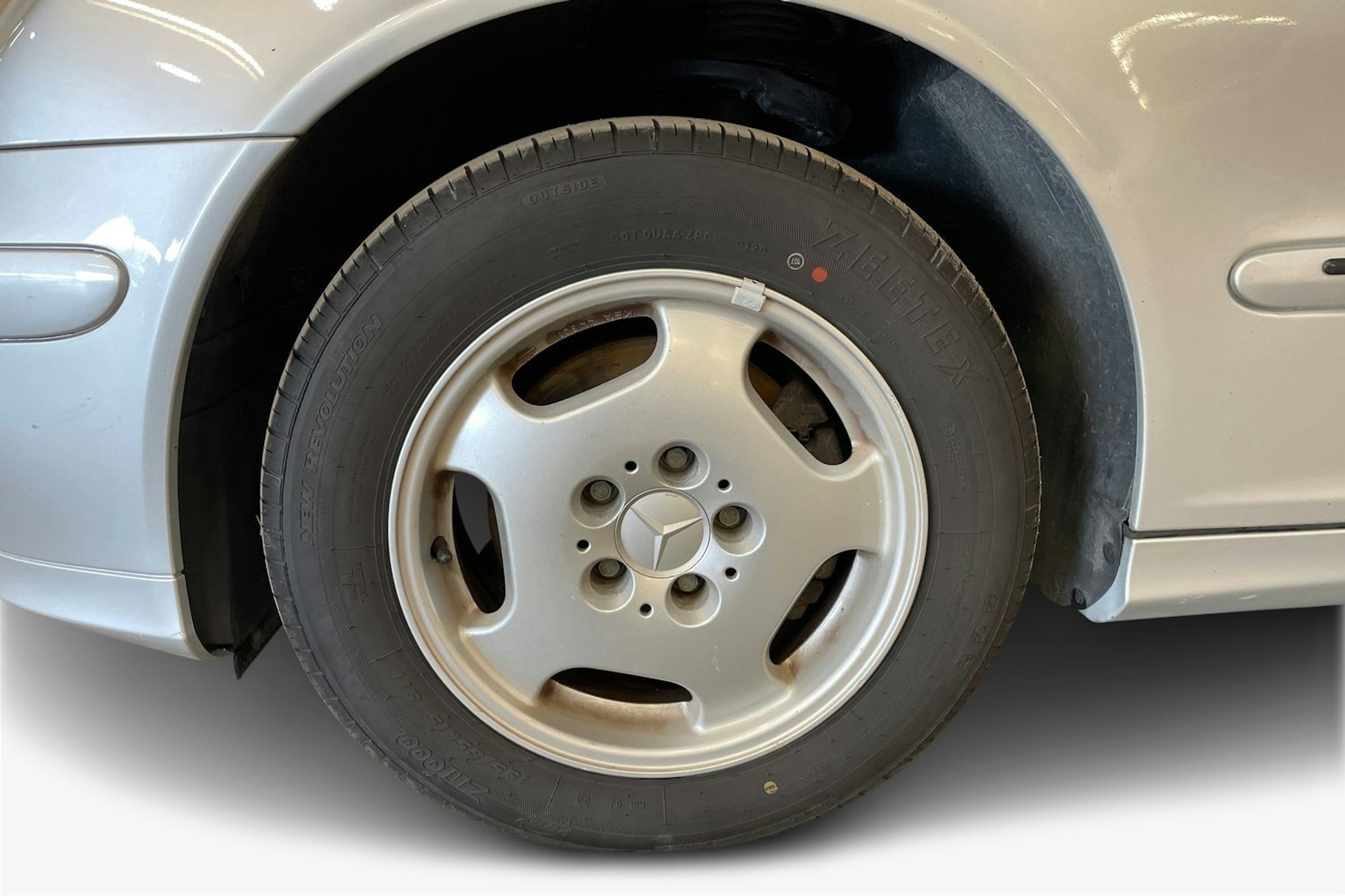 Harmaa Mercedes-Benz C 2005 kuva 11.