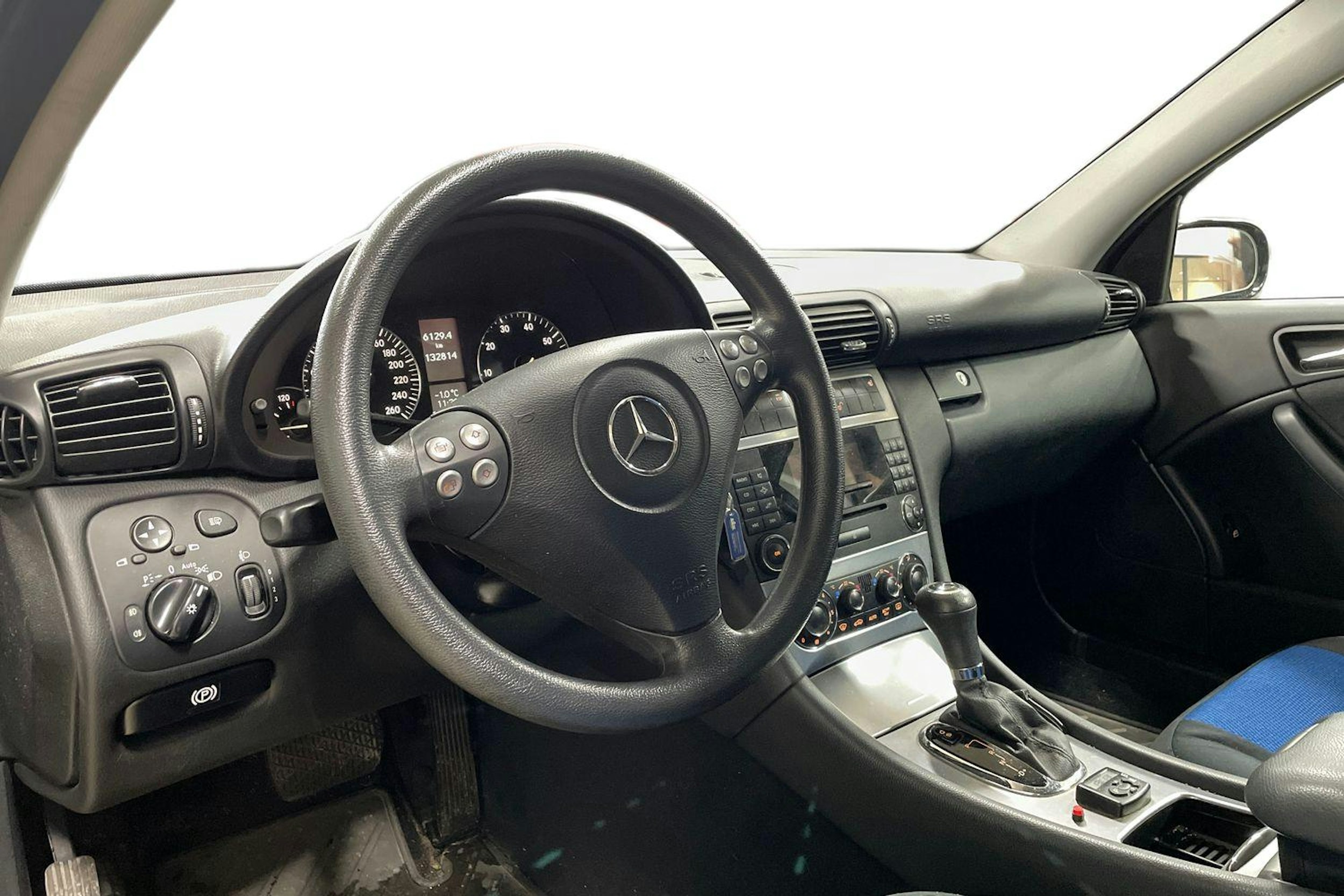 Musta Mercedes-Benz C 2005 kuva 3.