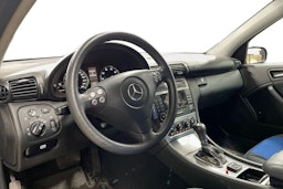 Musta Mercedes-Benz C 2005 kuva 3.