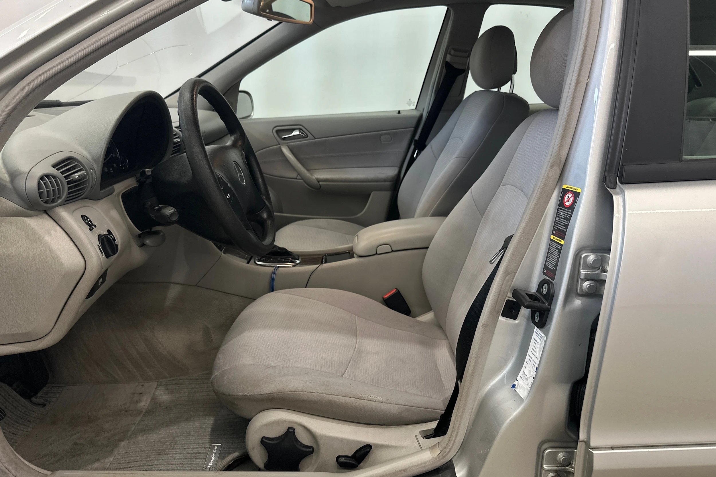 met. hopea Mercedes-Benz C 2005 kuva 17.