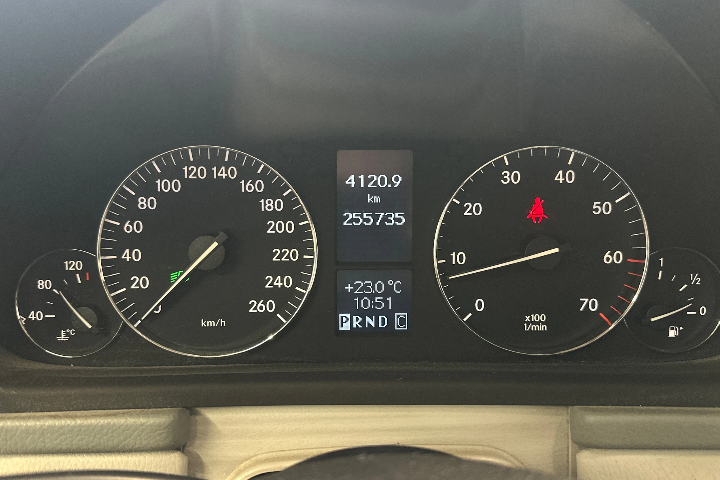 met. hopea Mercedes-Benz C 2005 kuva 18.