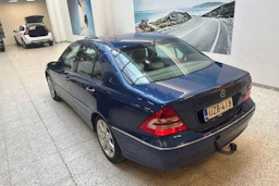 Sininen Mercedes-Benz C 2006 kuva 13.