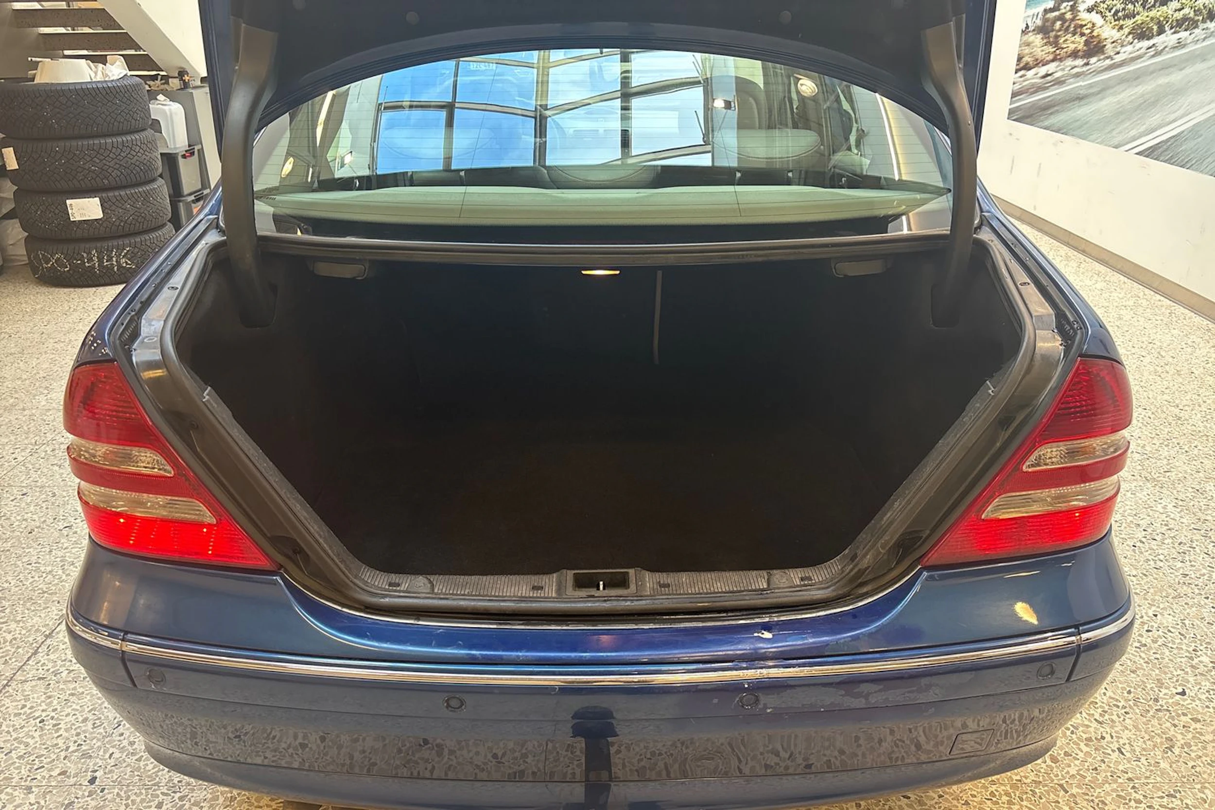 Sininen Mercedes-Benz C 2006 kuva 25.