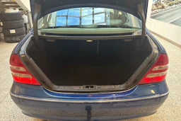 Sininen Mercedes-Benz C 2006 kuva 25.