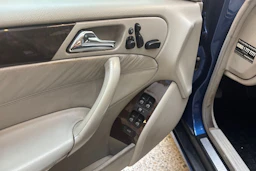 Sininen Mercedes-Benz C 2006 kuva 26.