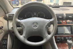 Sininen Mercedes-Benz C 2006 kuva 27.