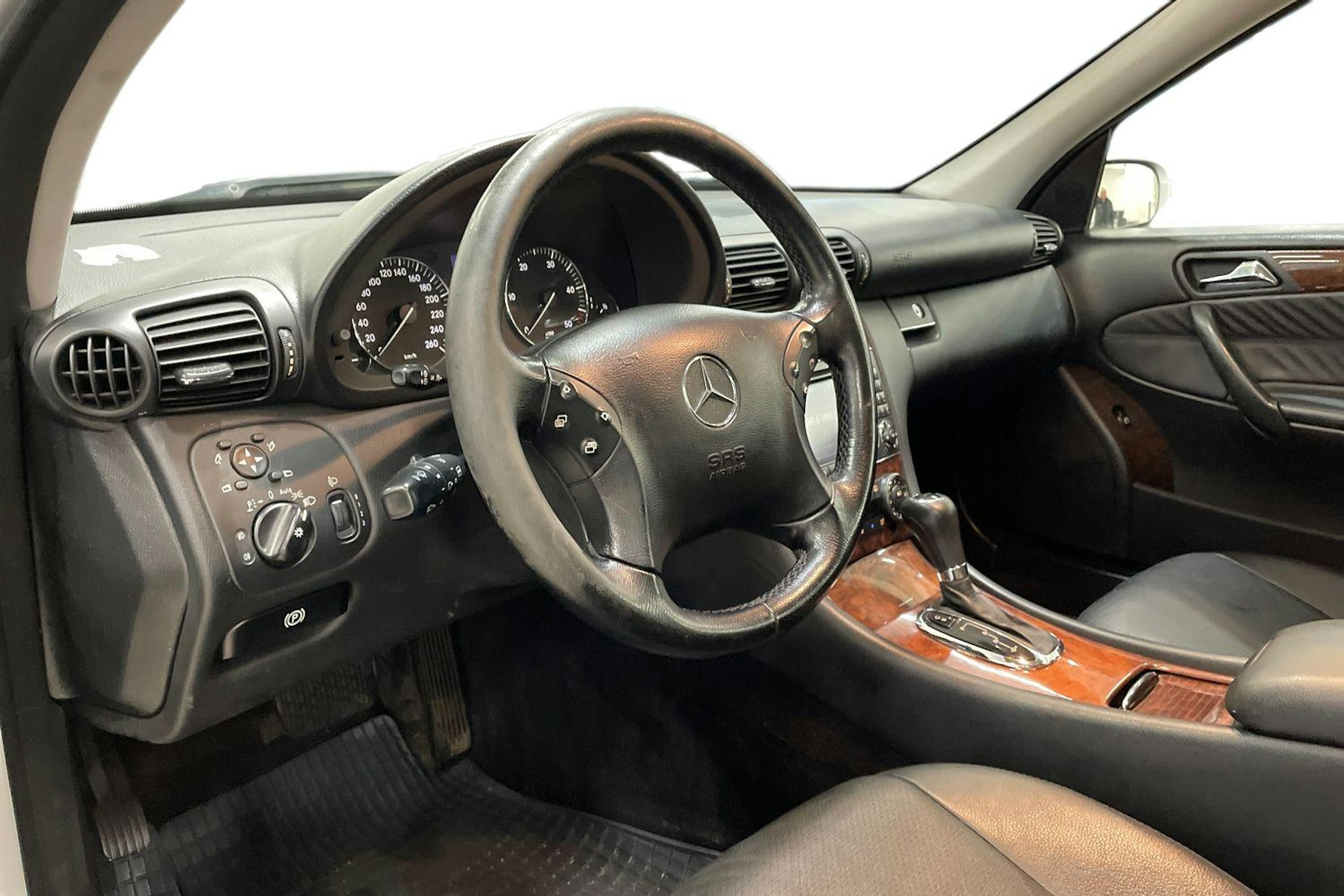 hopea Mercedes-Benz C 2007 kuva 7.