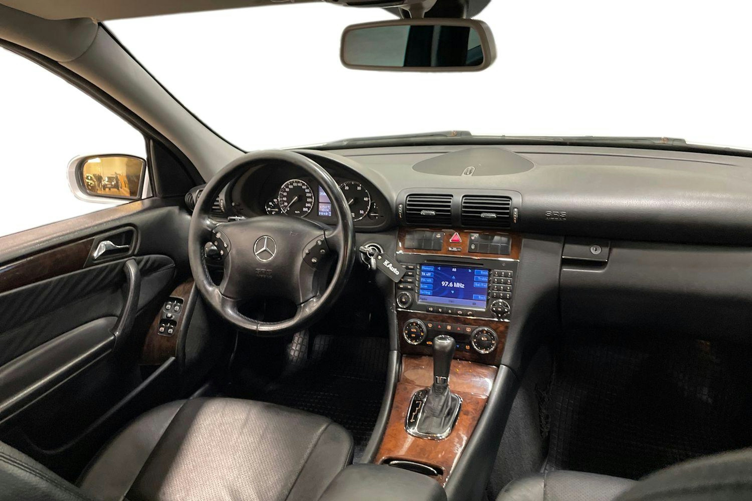 hopea Mercedes-Benz C 2007 kuva 9.