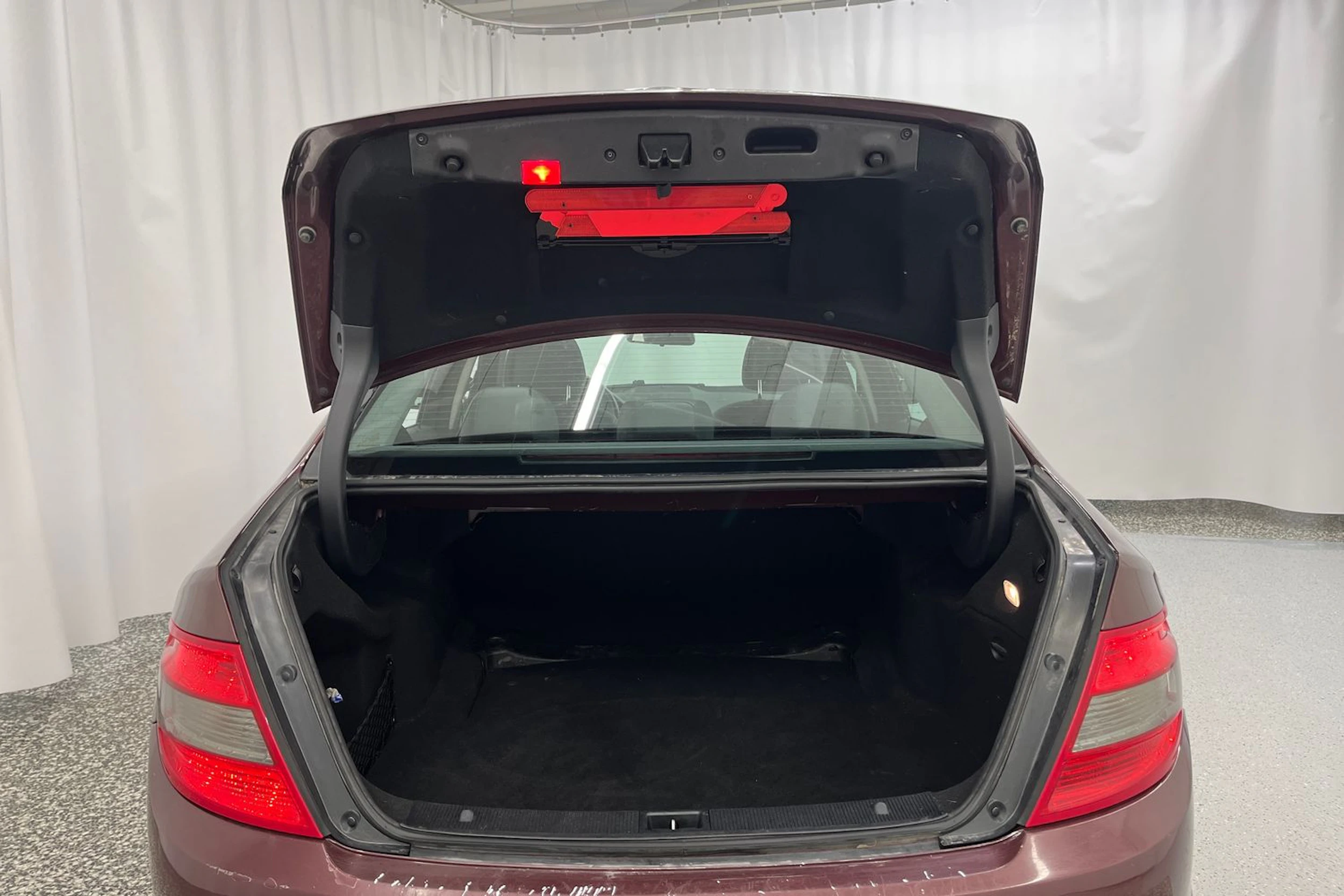 punainen Mercedes-Benz C 2007 kuva 11.