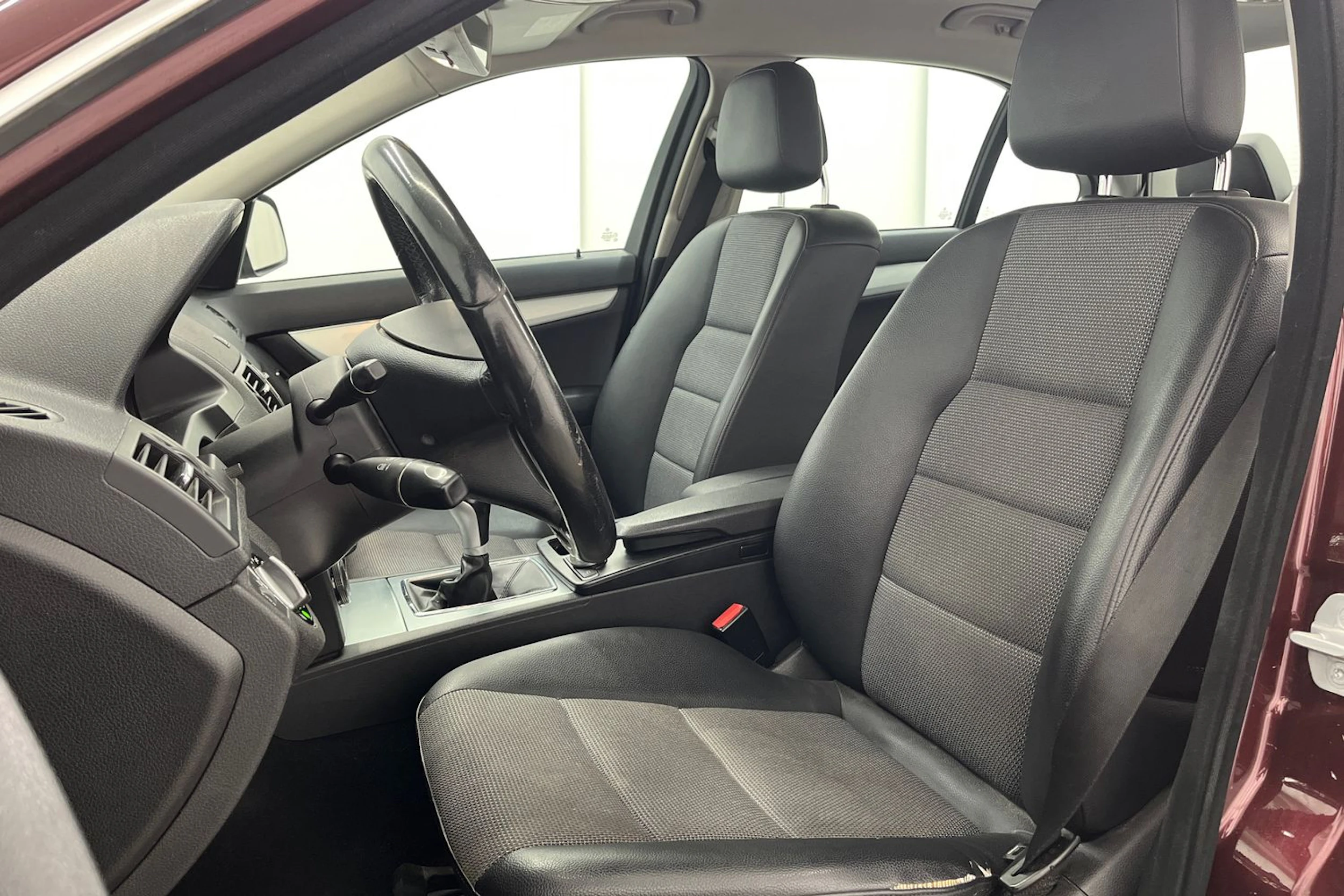 punainen Mercedes-Benz C 2007 kuva 12.