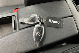punainen Mercedes-Benz C 2007 kuva 22.