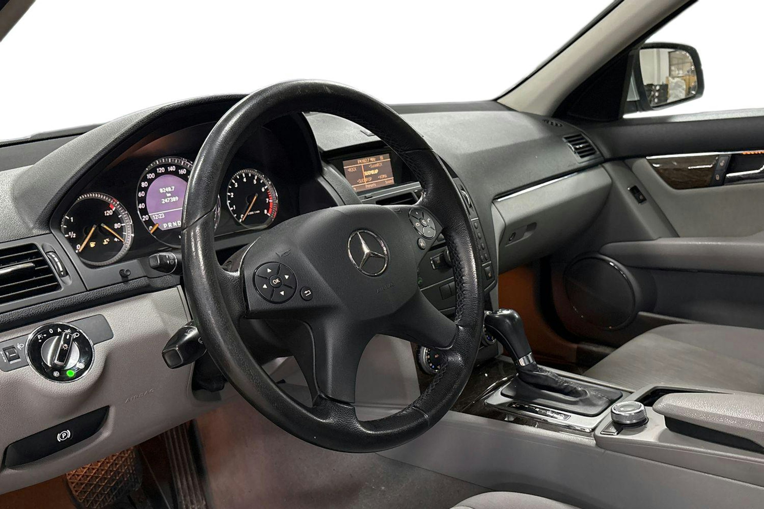 harmaa Mercedes-Benz C 2007 kuva 3.
